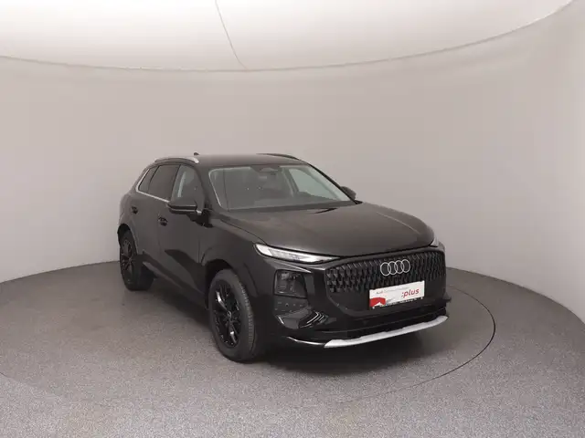Audi Q3 view 2
