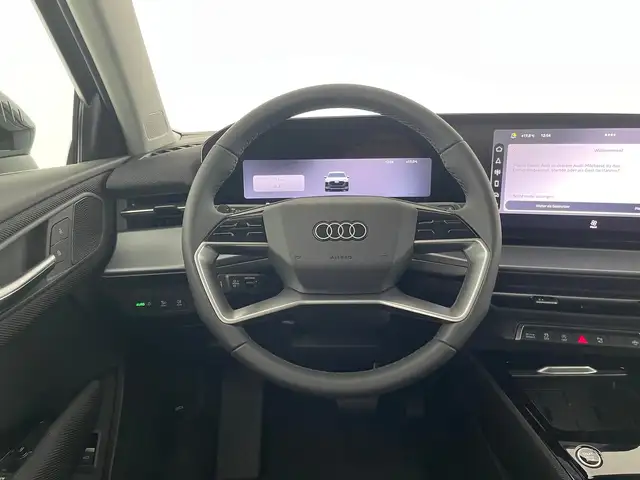 Audi Q3 view 12