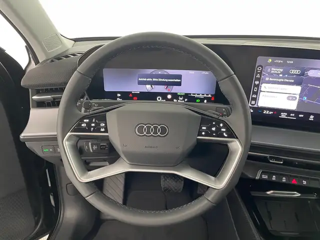Audi Q3 view 13