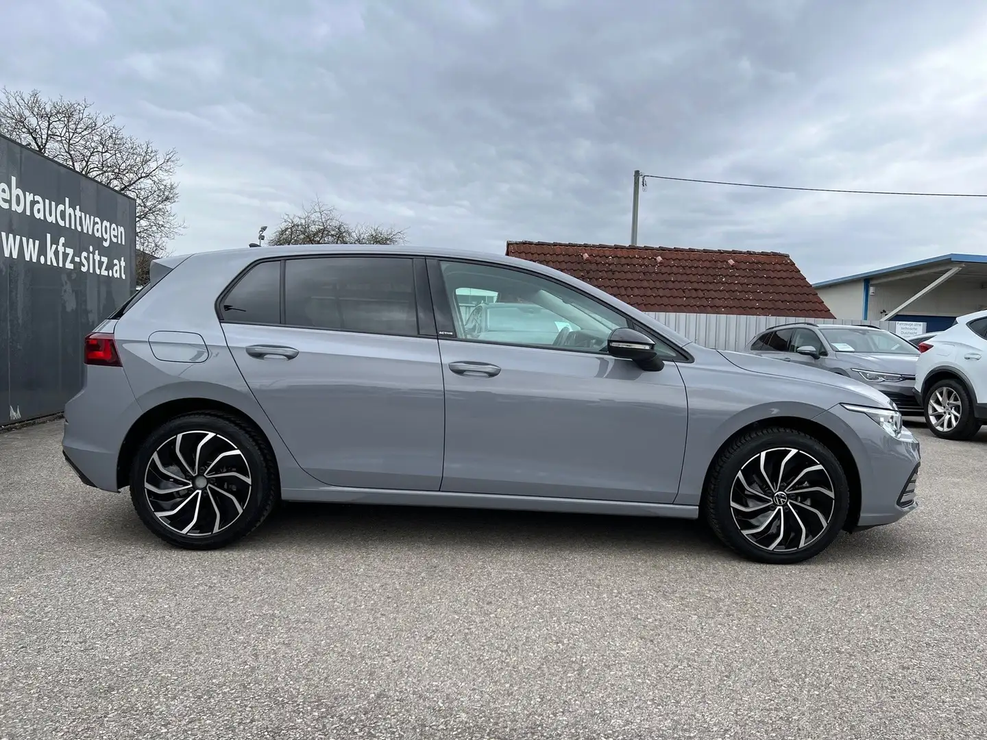 Volkswagen Golf 1,5 eTSI Active DSG | MATRIX/AHK Grau - 2