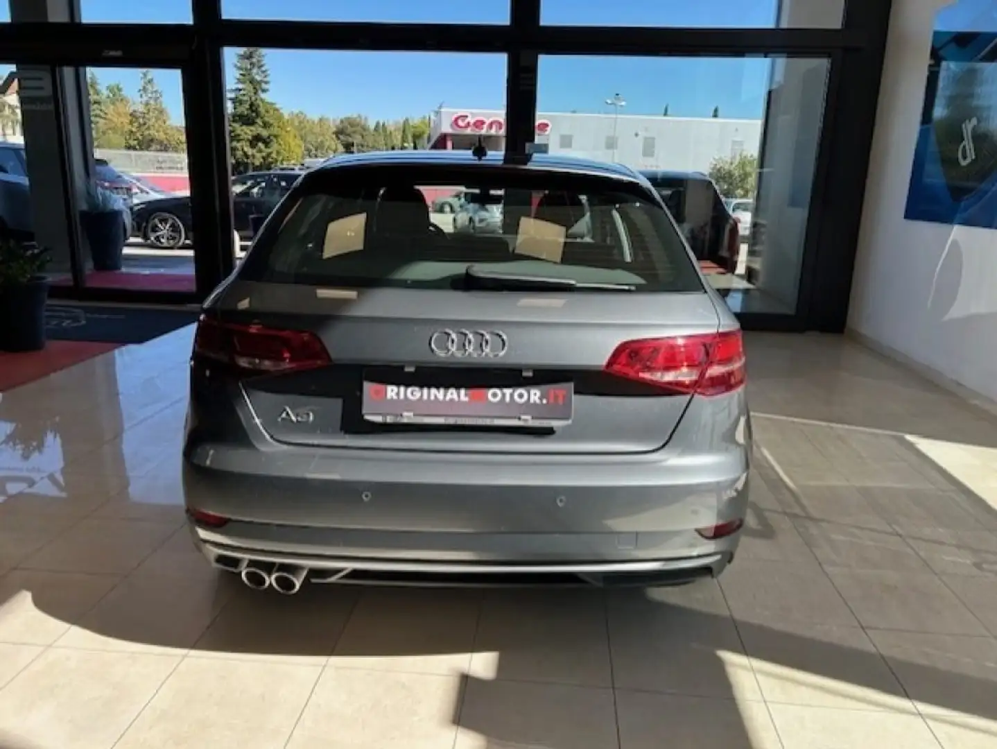 Audi A3 SPB 35 TDI S tronic Sport Grau - 2