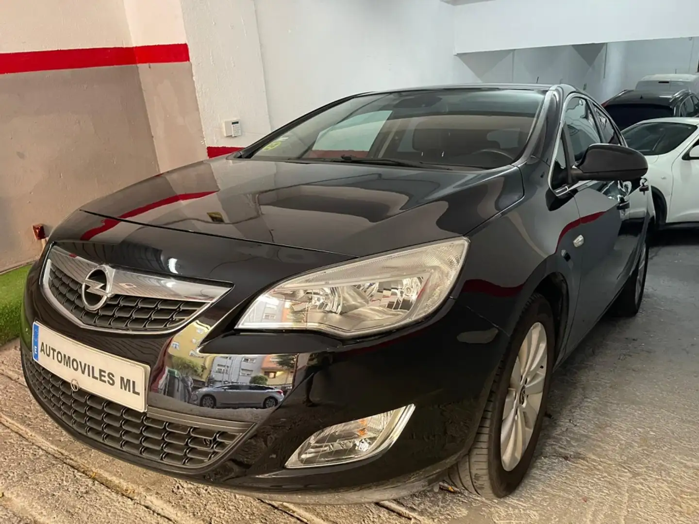 Opel Astra 1.7CDTI Cosmo Nero - 1