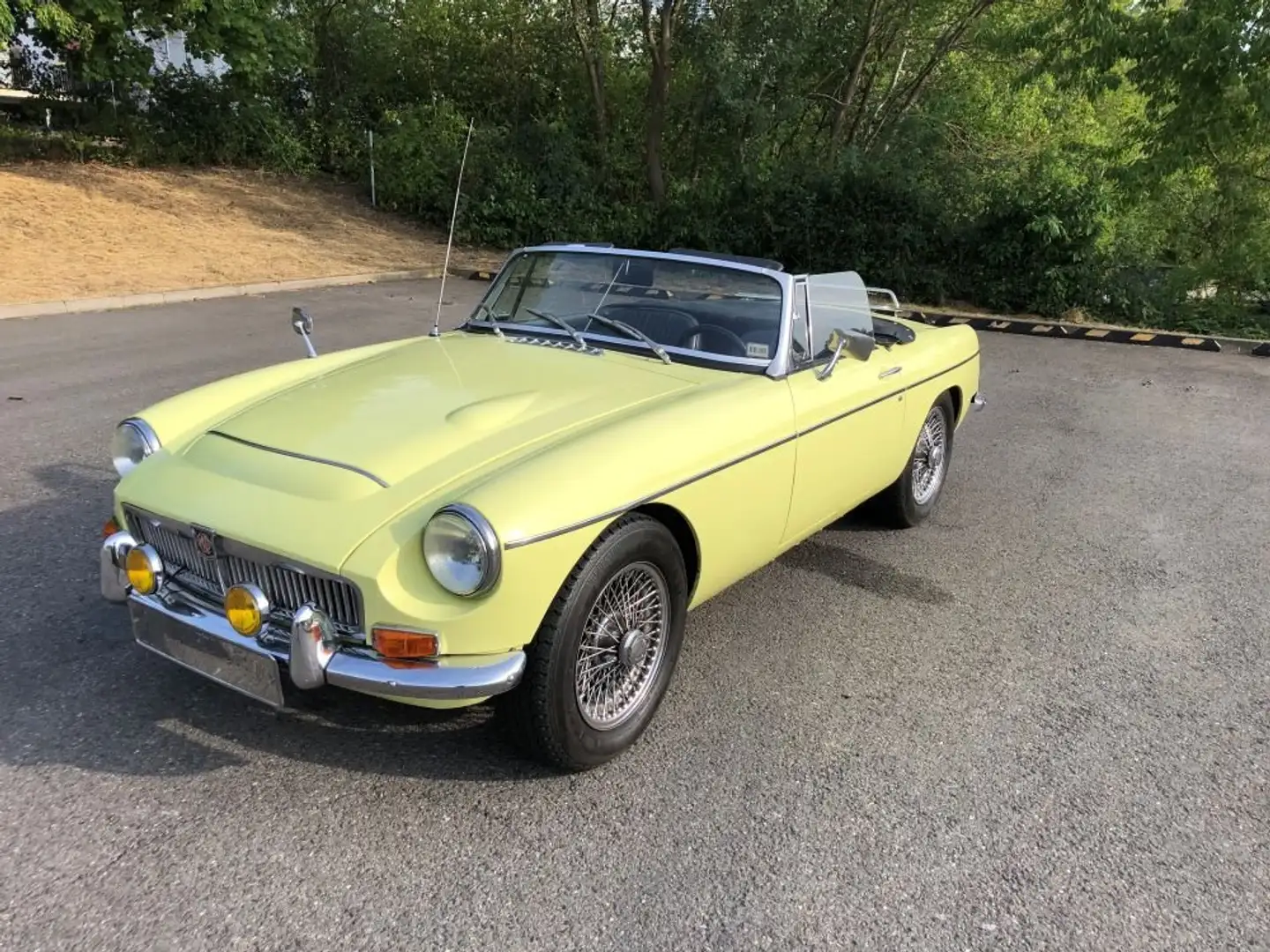 MG MGC Roadster Jaune - 1