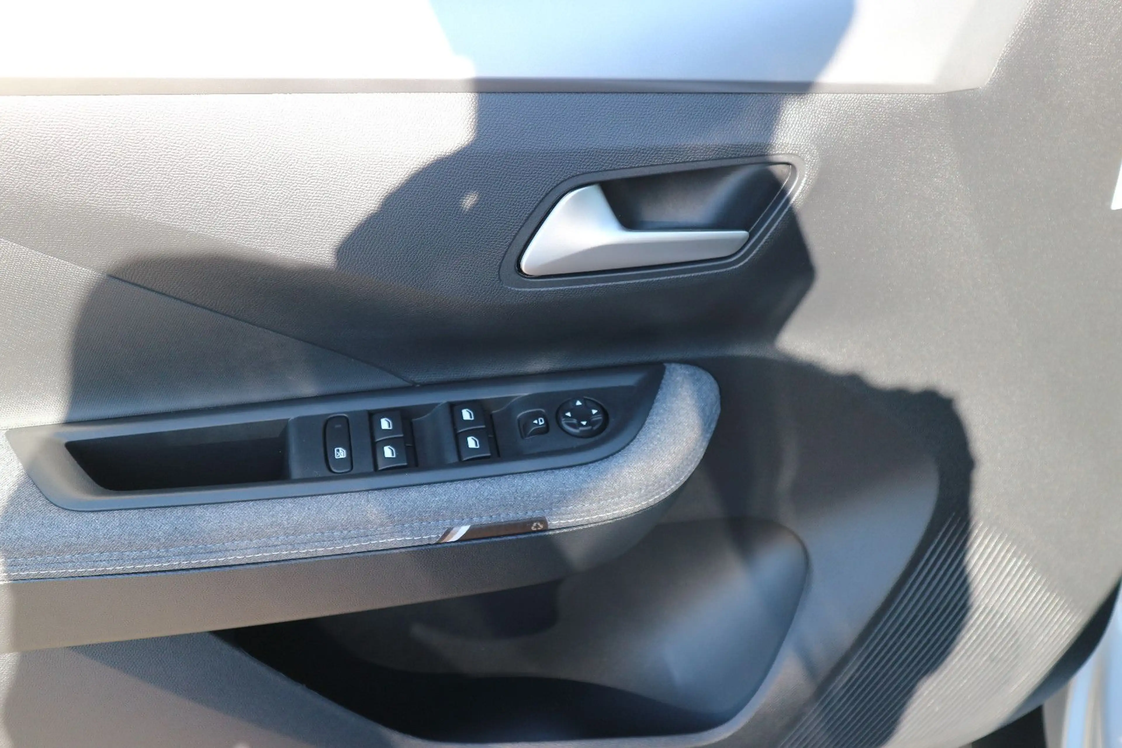 Opel Frontera Electric GS 83 kW Kamera Sitzheizung — photo 13