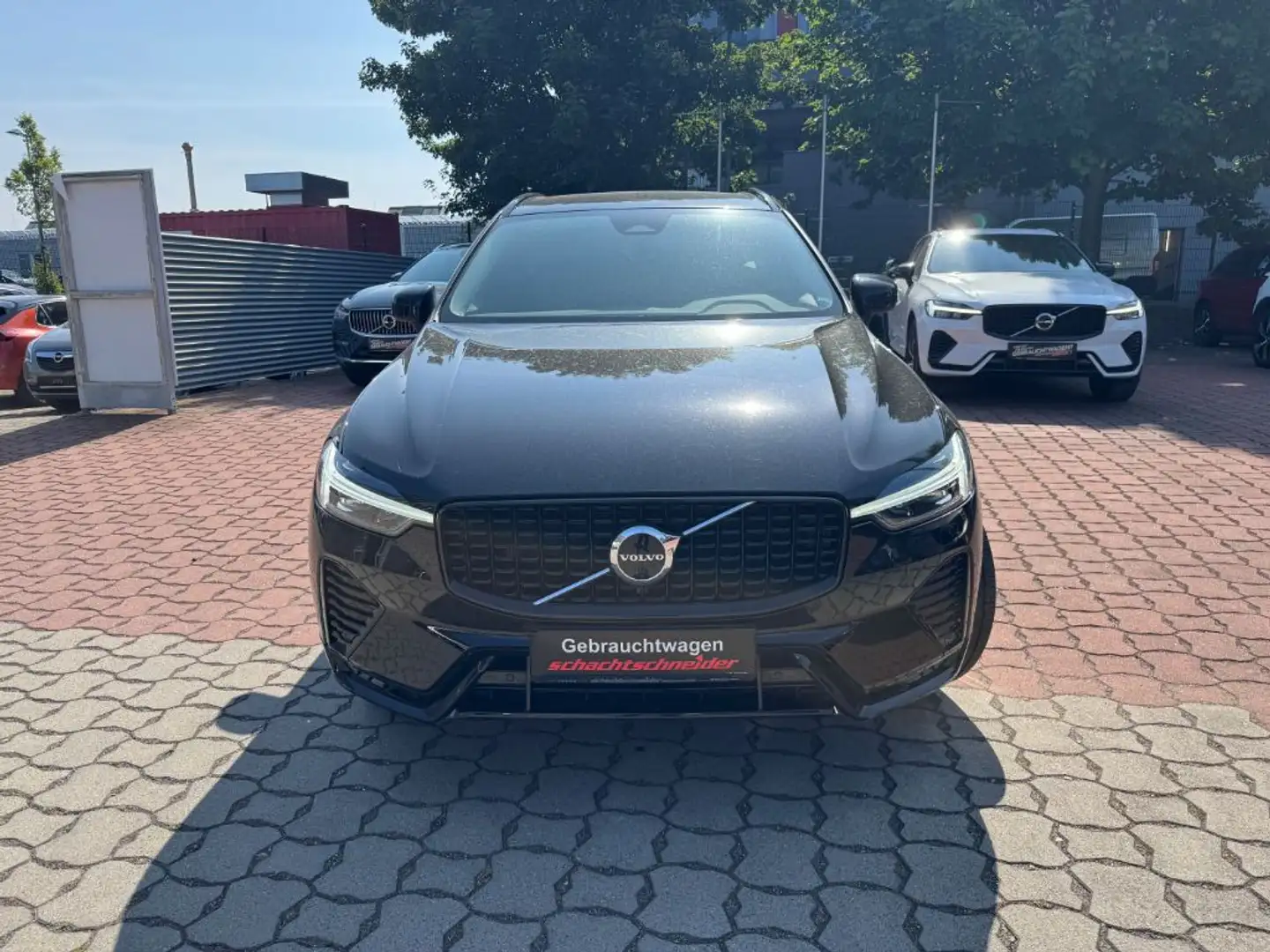 Volvo XC60 B4 B Plus Dark+AHZV+Fahrerassist.Pak+360° Schwarz - 2