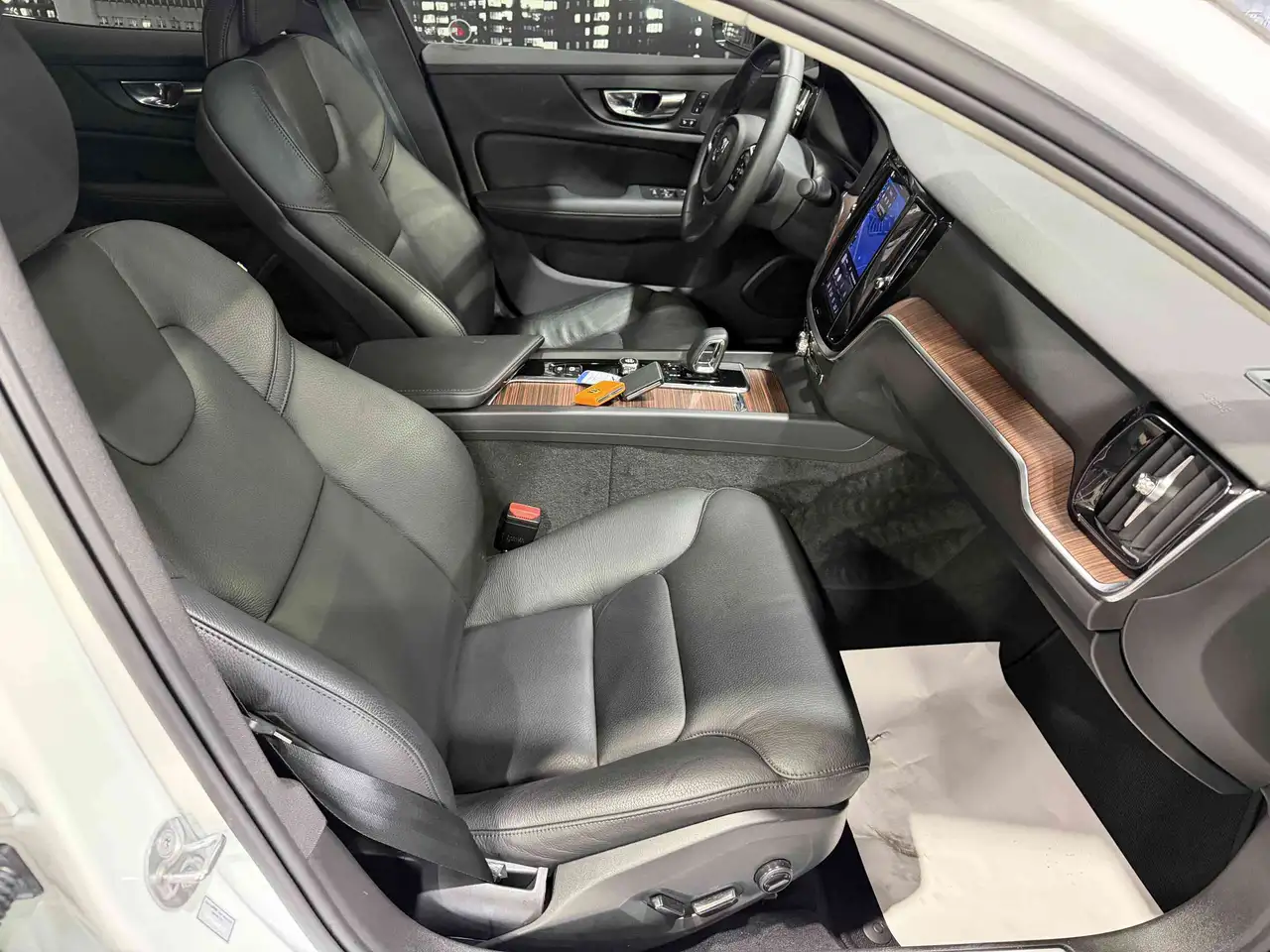 Volvo S60 снимка Volvo S60