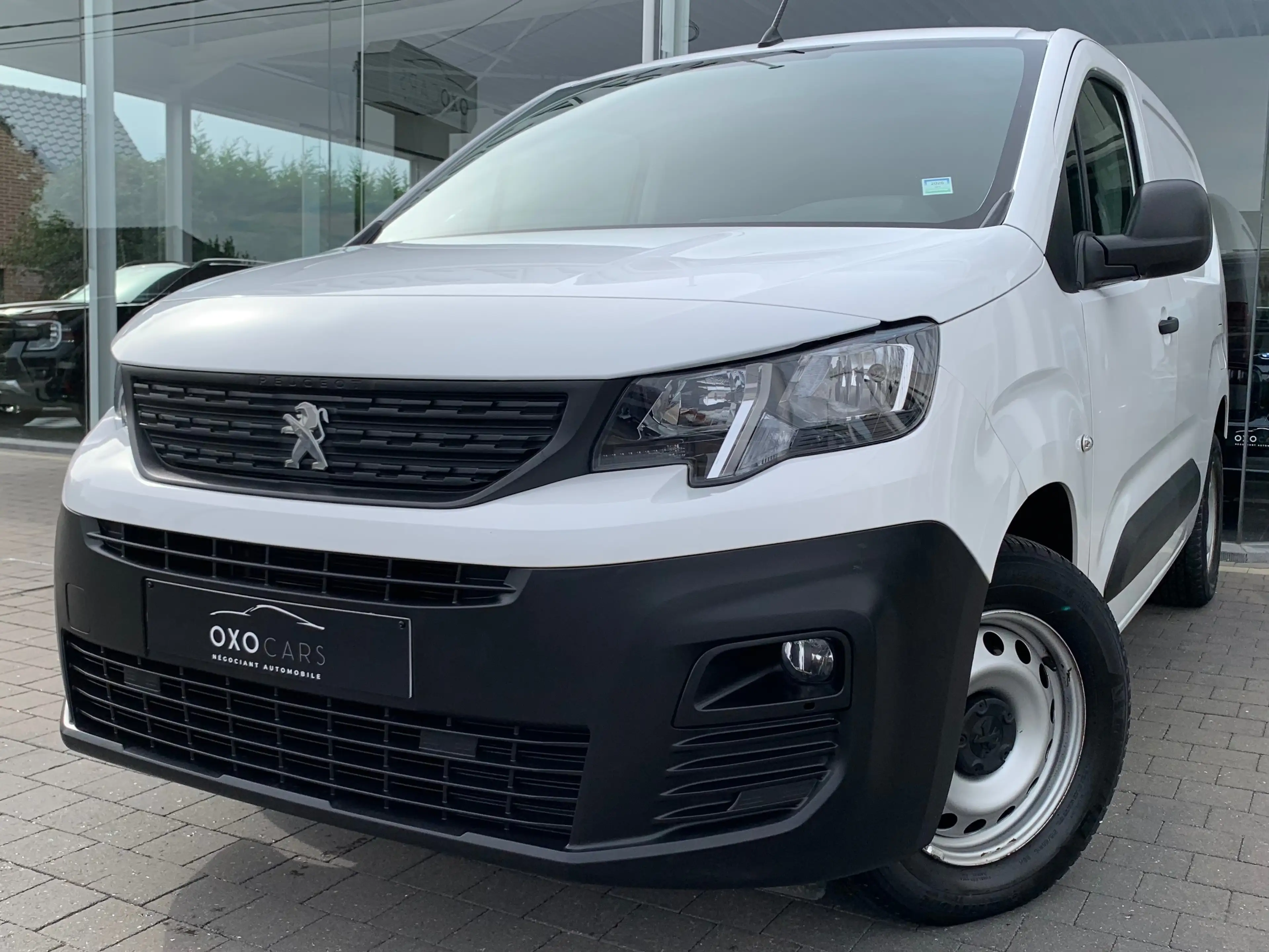 Peugeot Partner XL 1.5 HDI 102CV / LONG CHÂSSIS / 3 PLACES / GRAND GPS / CARPLAY / AIRCO / CRUISE / PDC / 11.488€ HTVA /