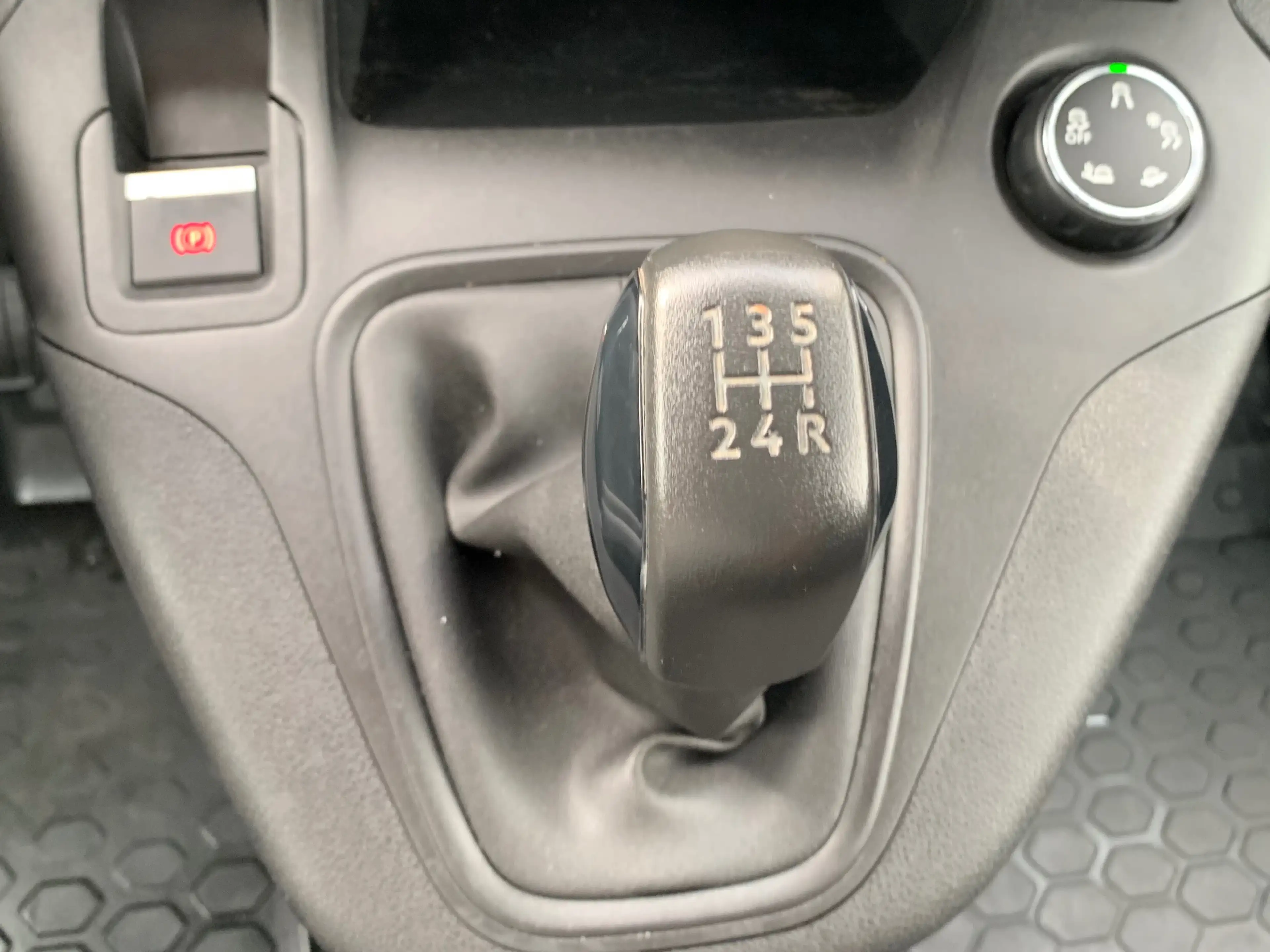 Peugeot Partner XL 1.5 HDI 102CV / LONG CHÂSSIS / 3 PLACES / GRAND GPS / CARPLAY / AIRCO / CRUISE / PDC / 11.488€ HTVA / — photo 18