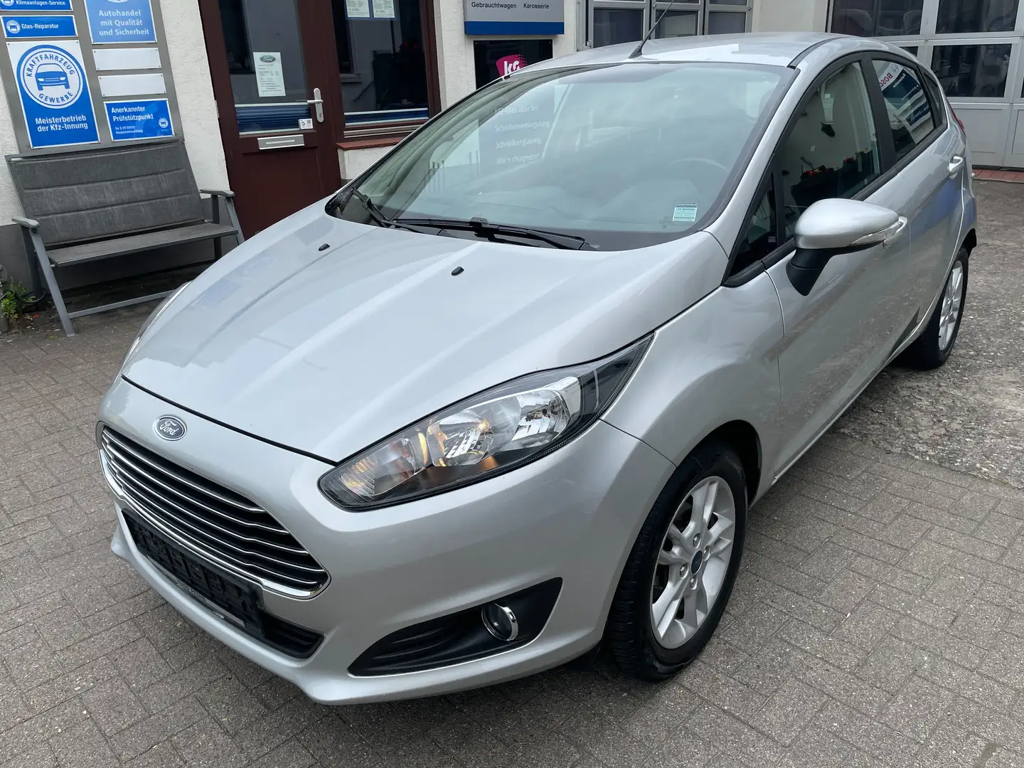 Ford Fiesta Sync Edition Silber - 1