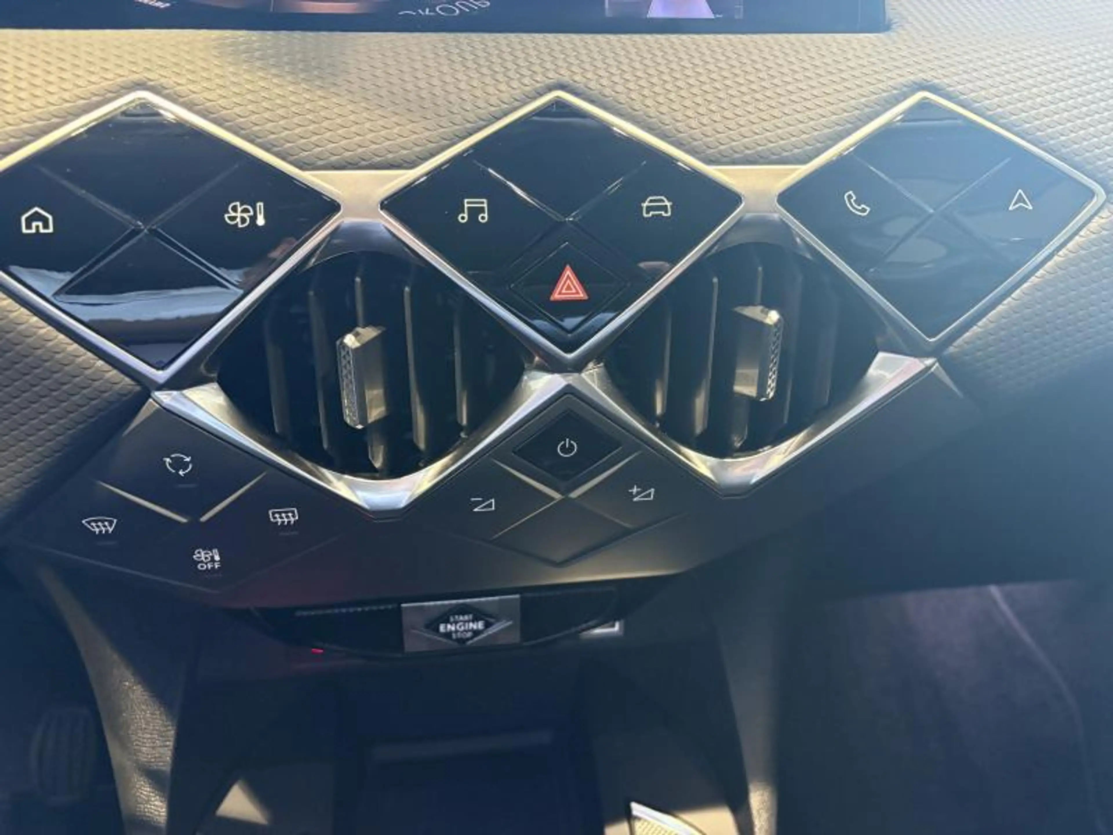 DS Automobiles DS 3 3 — photo 15