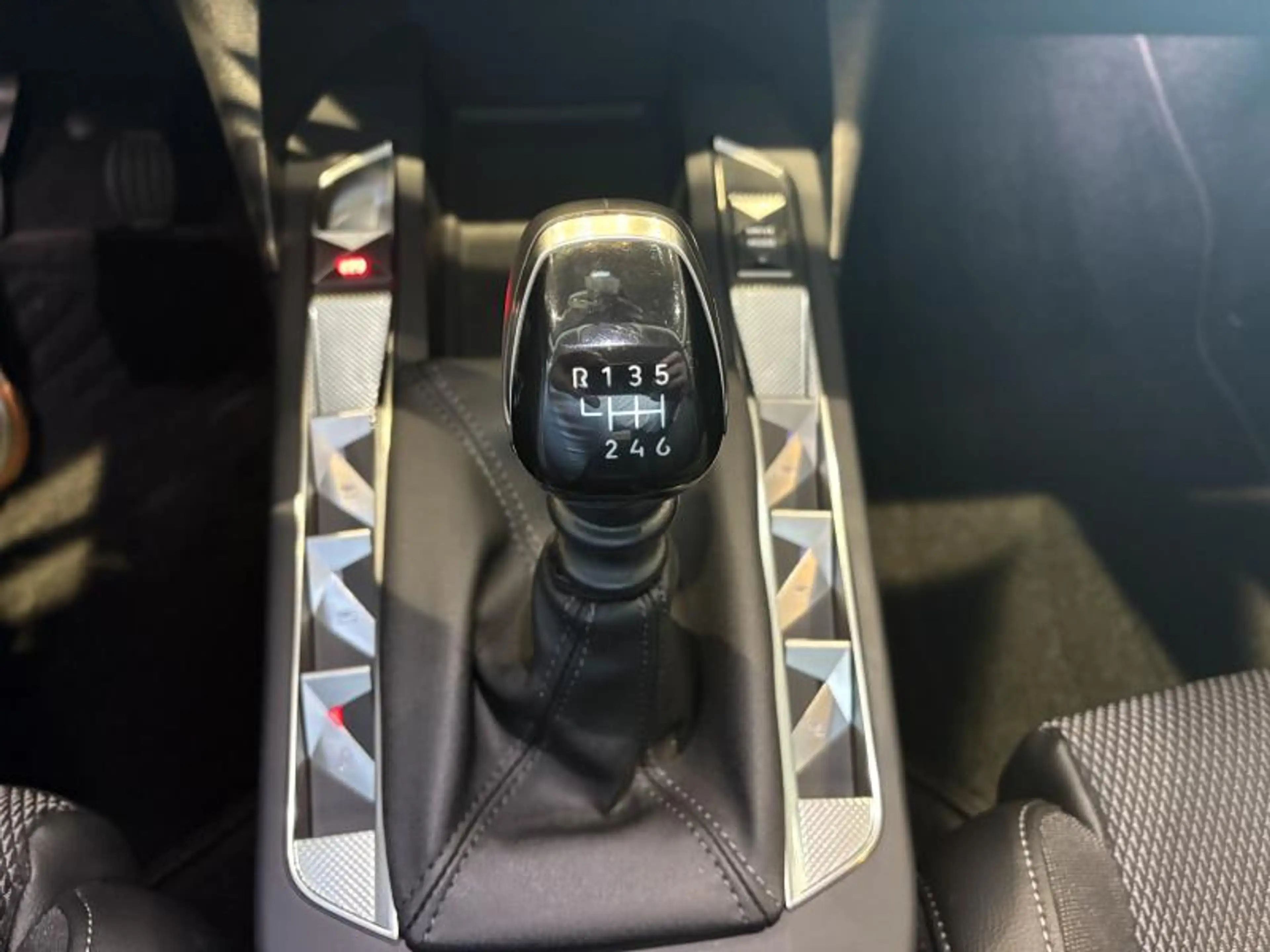 DS Automobiles DS 3 3 — photo 14