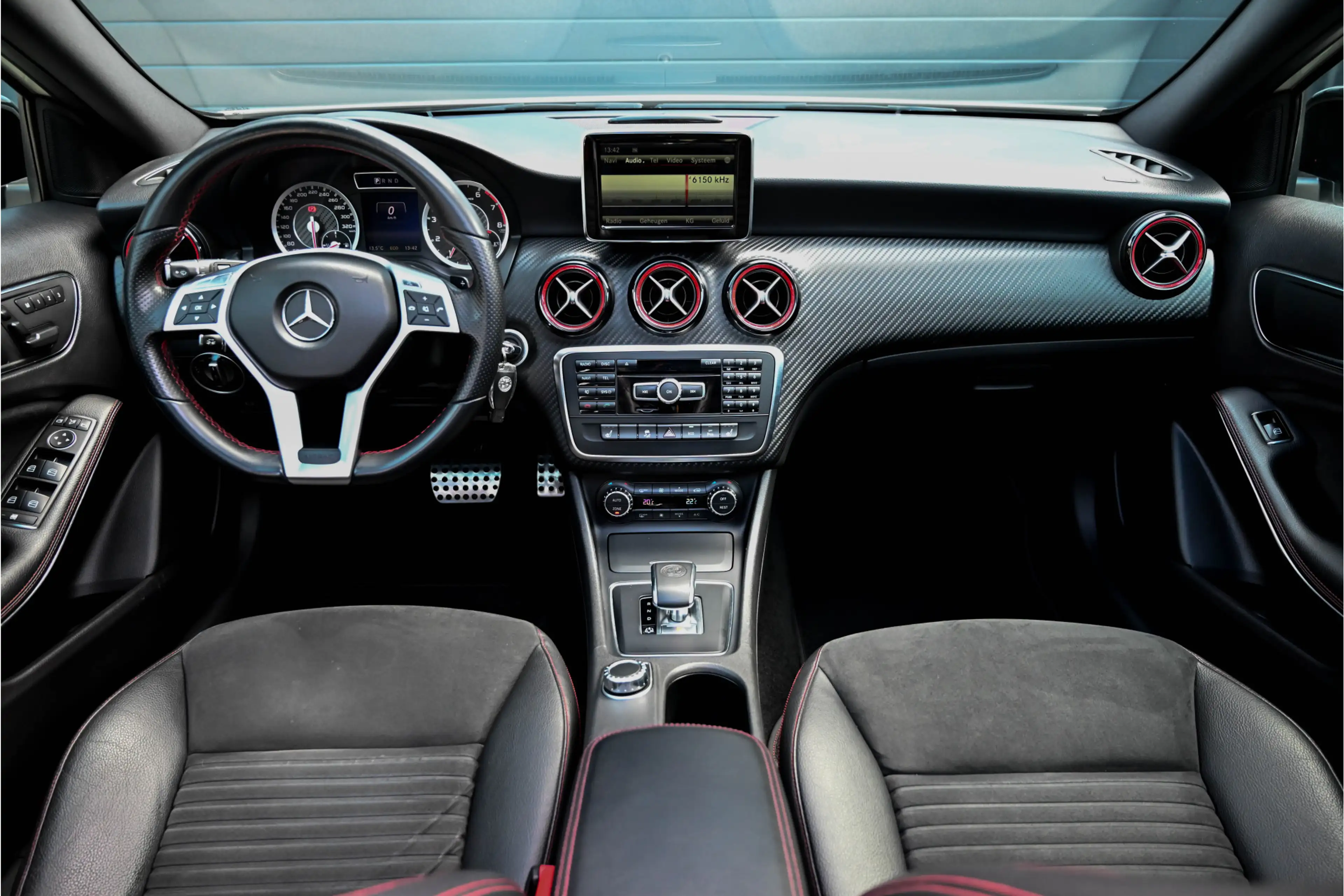 Mercedes-Benz A 45 AMG 4MATIC PANO, Elektrische stoelen — photo 11