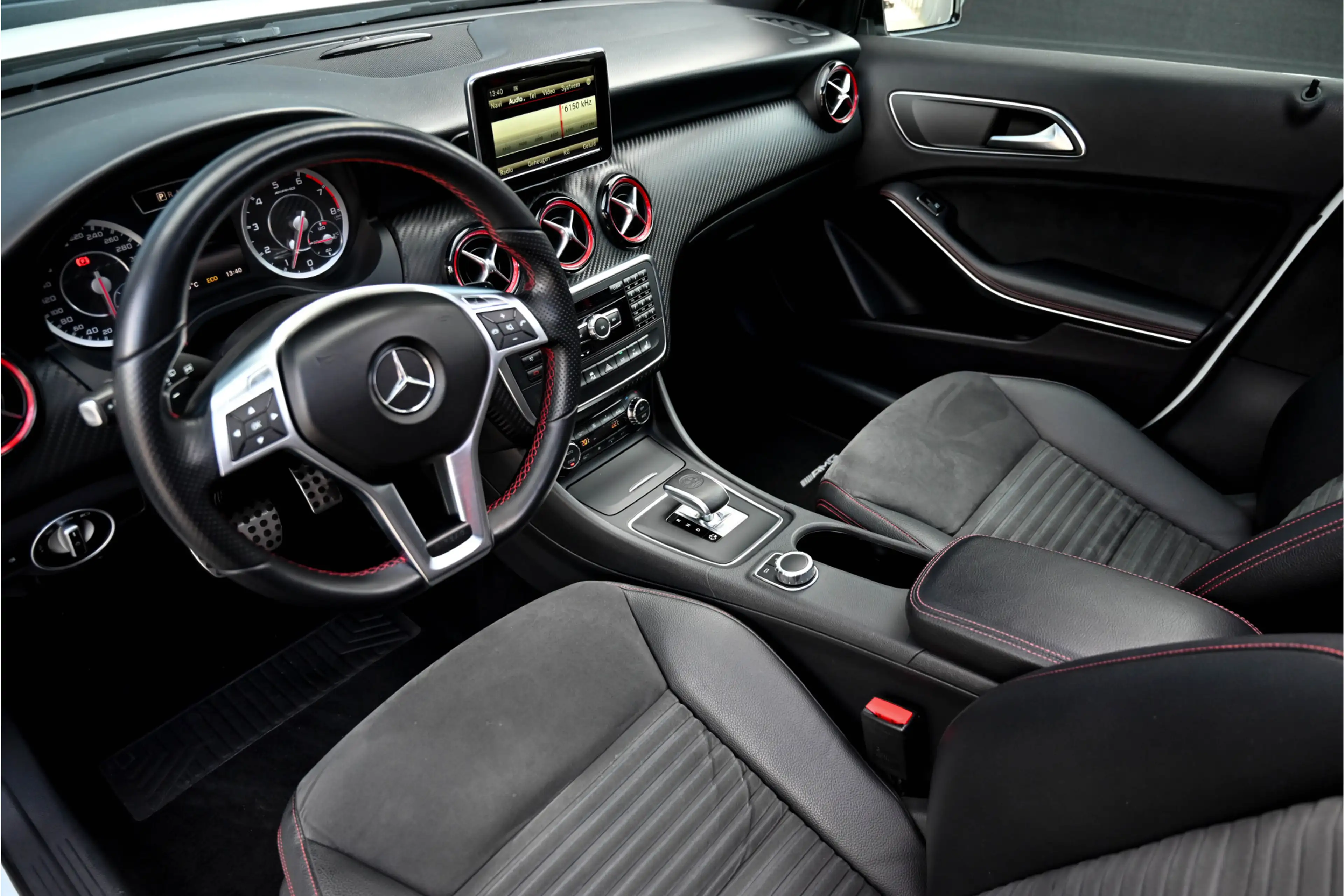 Mercedes-Benz A 45 AMG 4MATIC PANO, Elektrische stoelen — photo 3