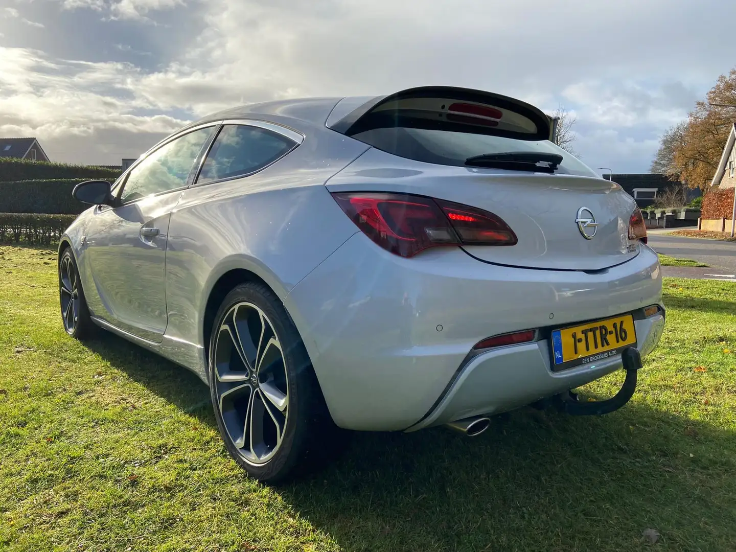 Opel Astra GTC 1.4 Turbo Sport, BJ`2014 OPC pakket, 20 inch ! Šedá - 2