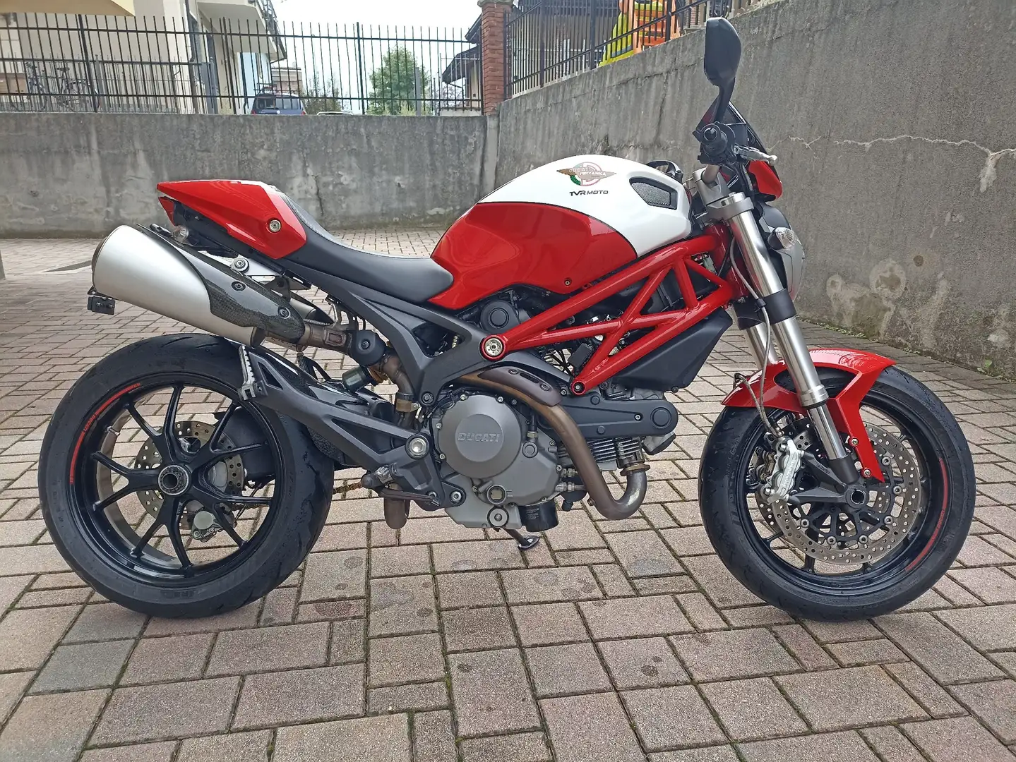 Ducati Monster 796 Anniversary Rouge - 1