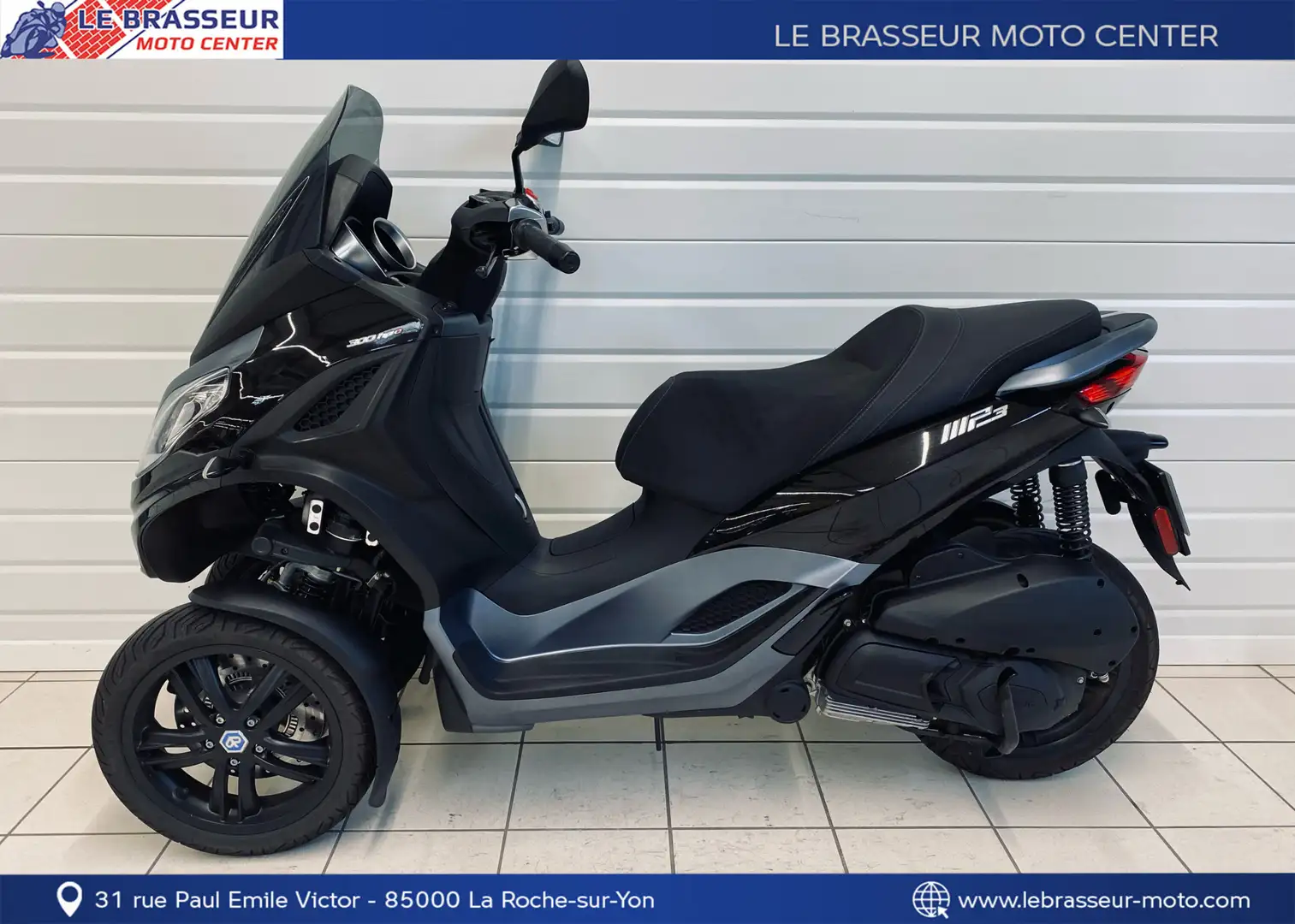 Piaggio MP3 300 Černá - 2