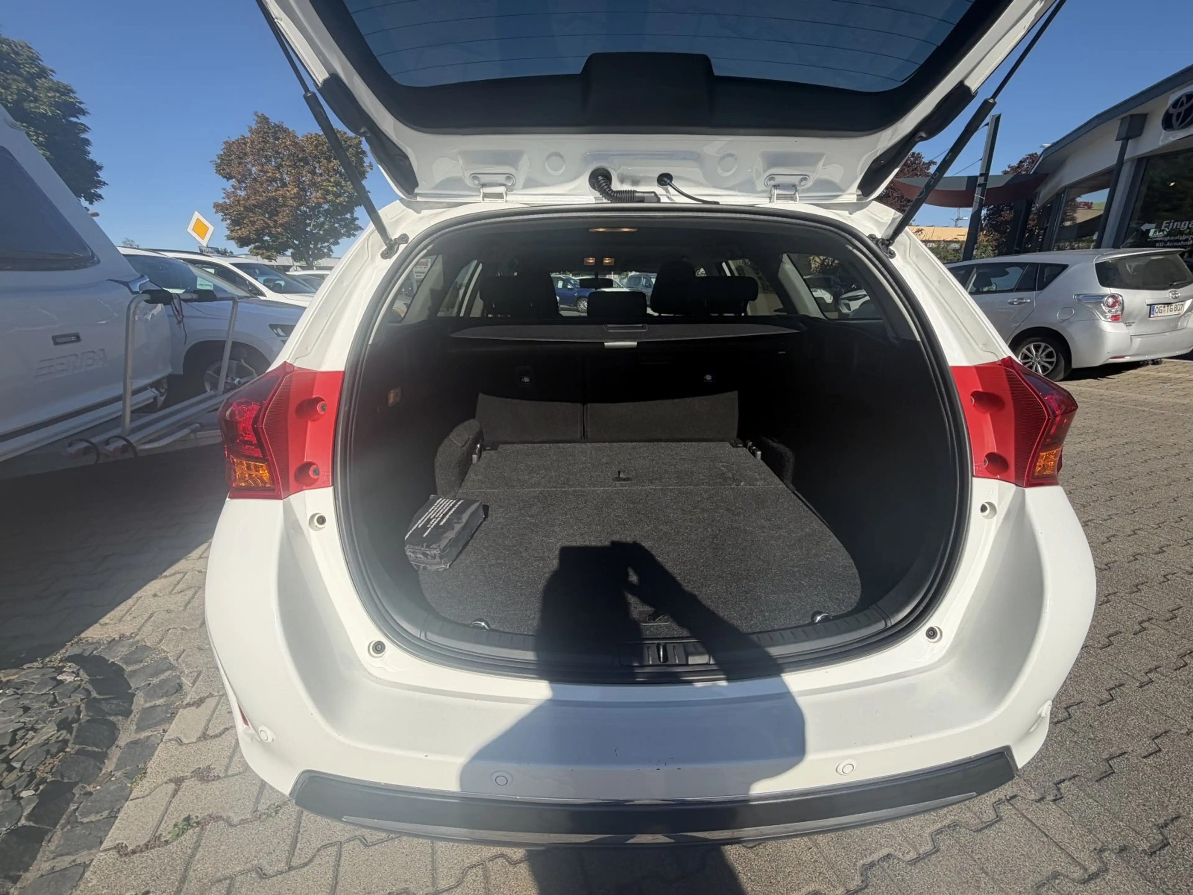 Toyota Auris Touring Sports  Hybrid Edition — photo 8