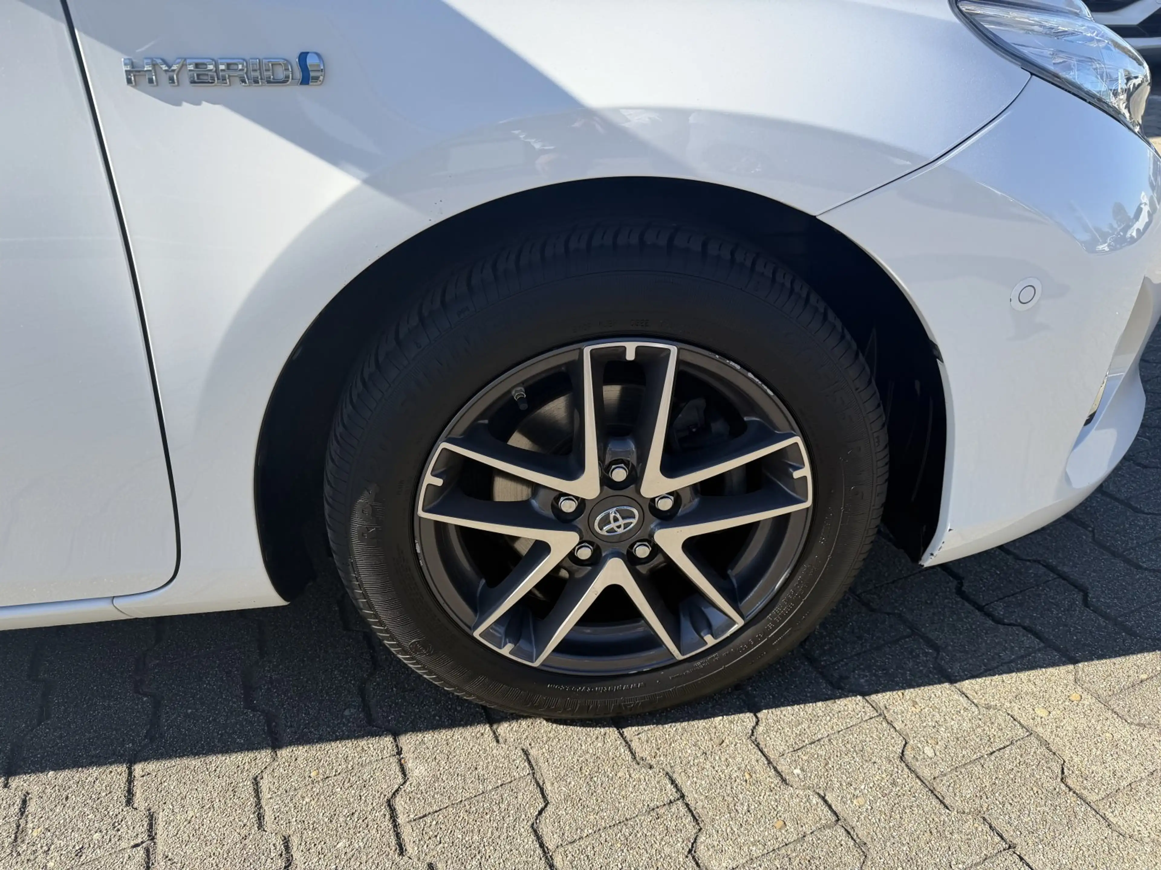 Toyota Auris Touring Sports  Hybrid Edition — photo 3