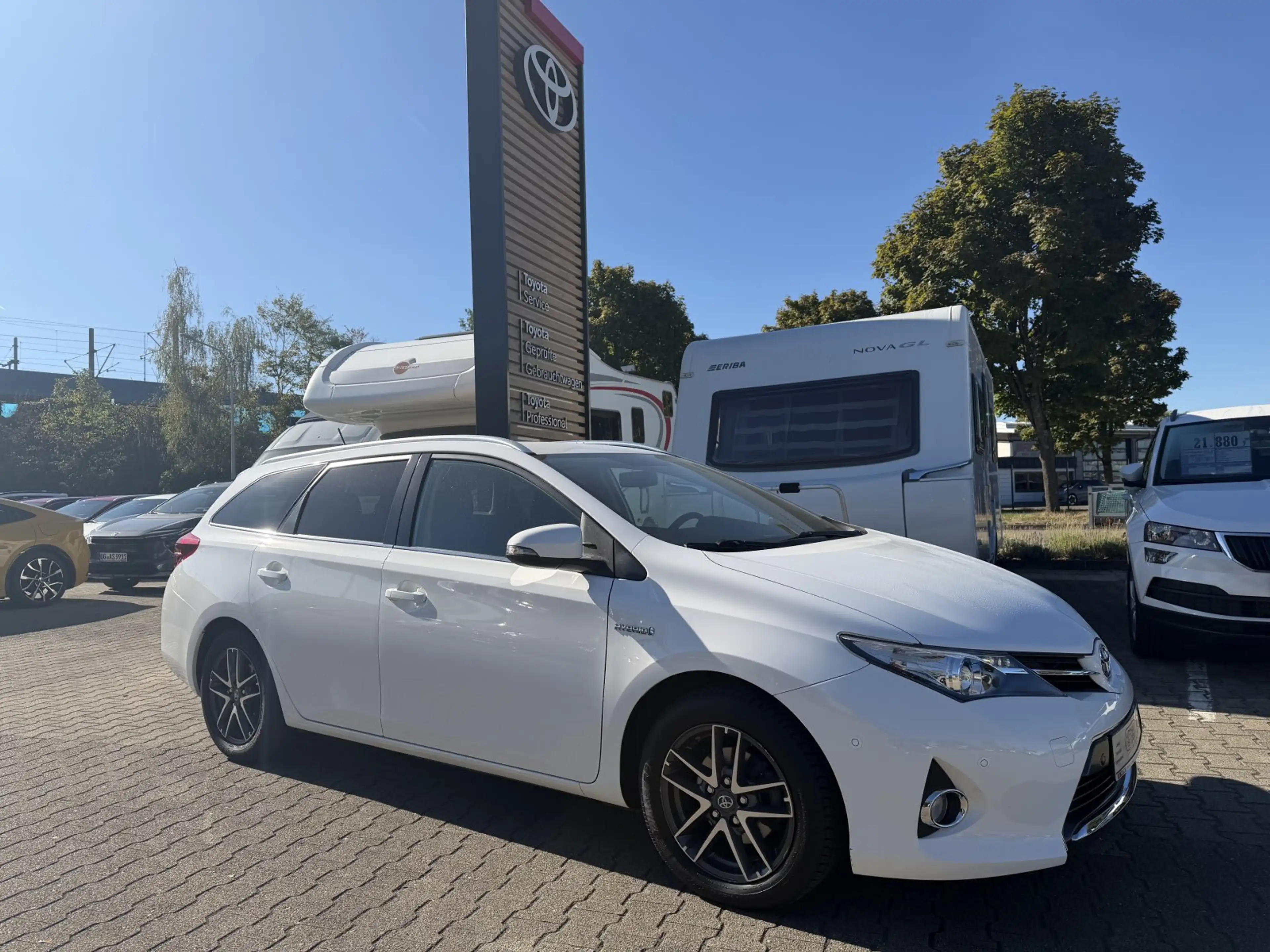 Toyota Auris Touring Sports  Hybrid Edition — photo 2