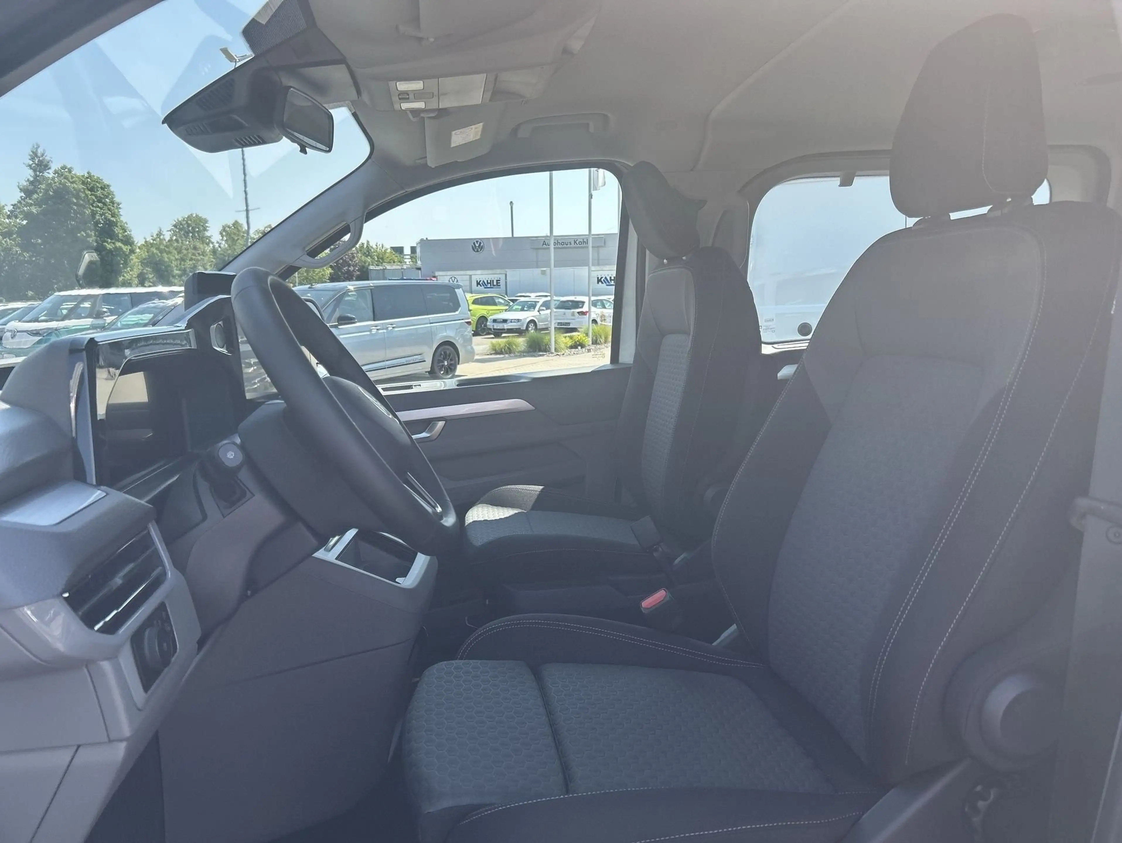 Volkswagen T7 Caravelle Life 2.0 TDI 110 kW Getriebe: 8-Gang-Automatikgetr — photo 8