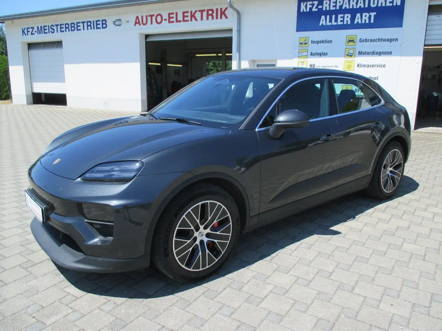 Porsche Macan Electric 4 S Grau - 2