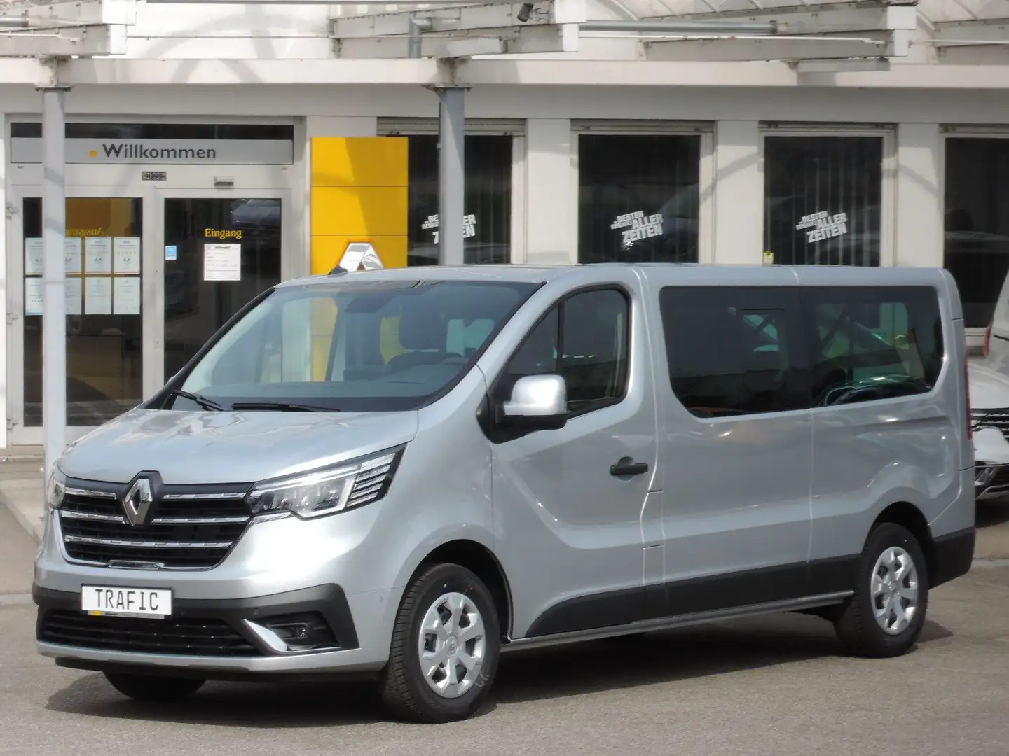 Renault Trafic GRAND COMBI LIFE dCi 150 EDC Automatik Silber - 1
