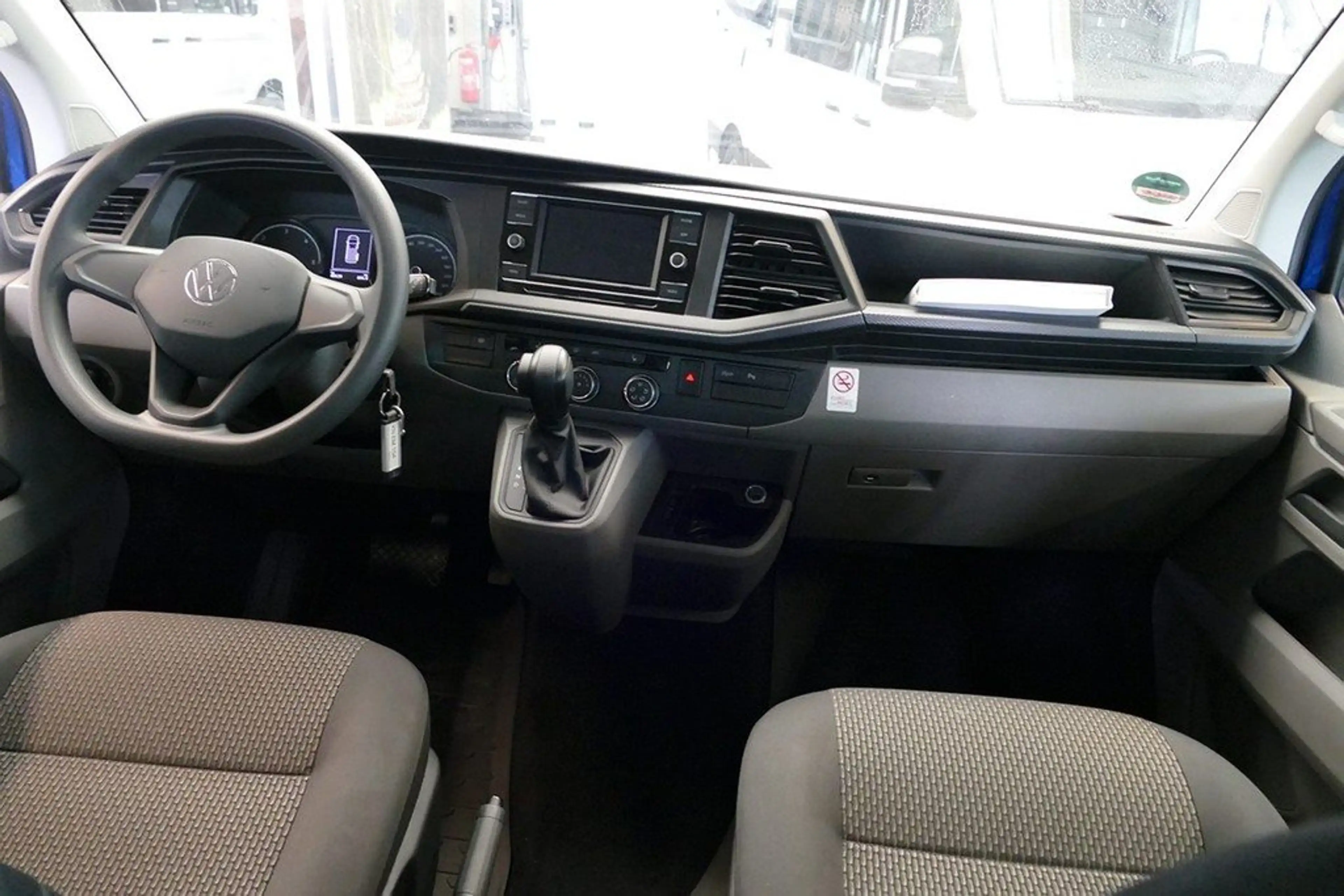 Volkswagen T6.1 Transporter Kombi 2.0 TDI DSG LED GRA — photo 4
