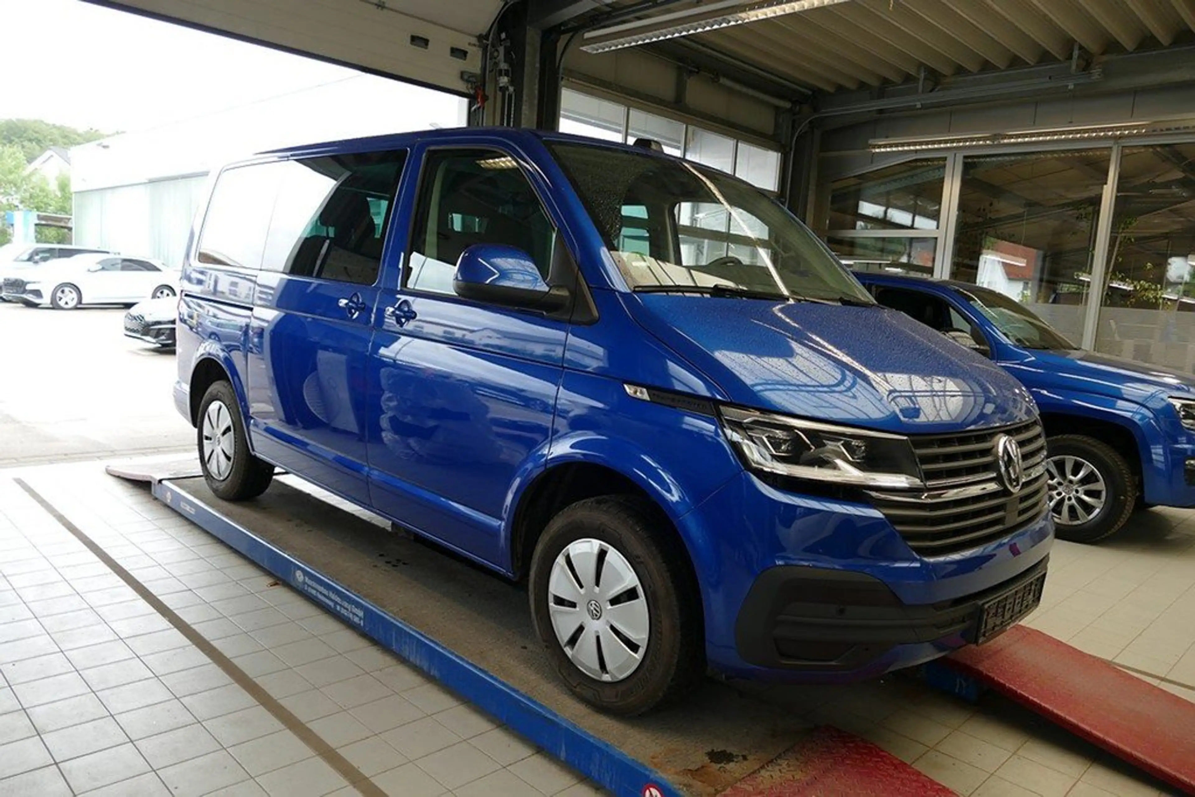Volkswagen T6.1 Transporter Kombi 2.0 TDI DSG LED GRA — photo 2
