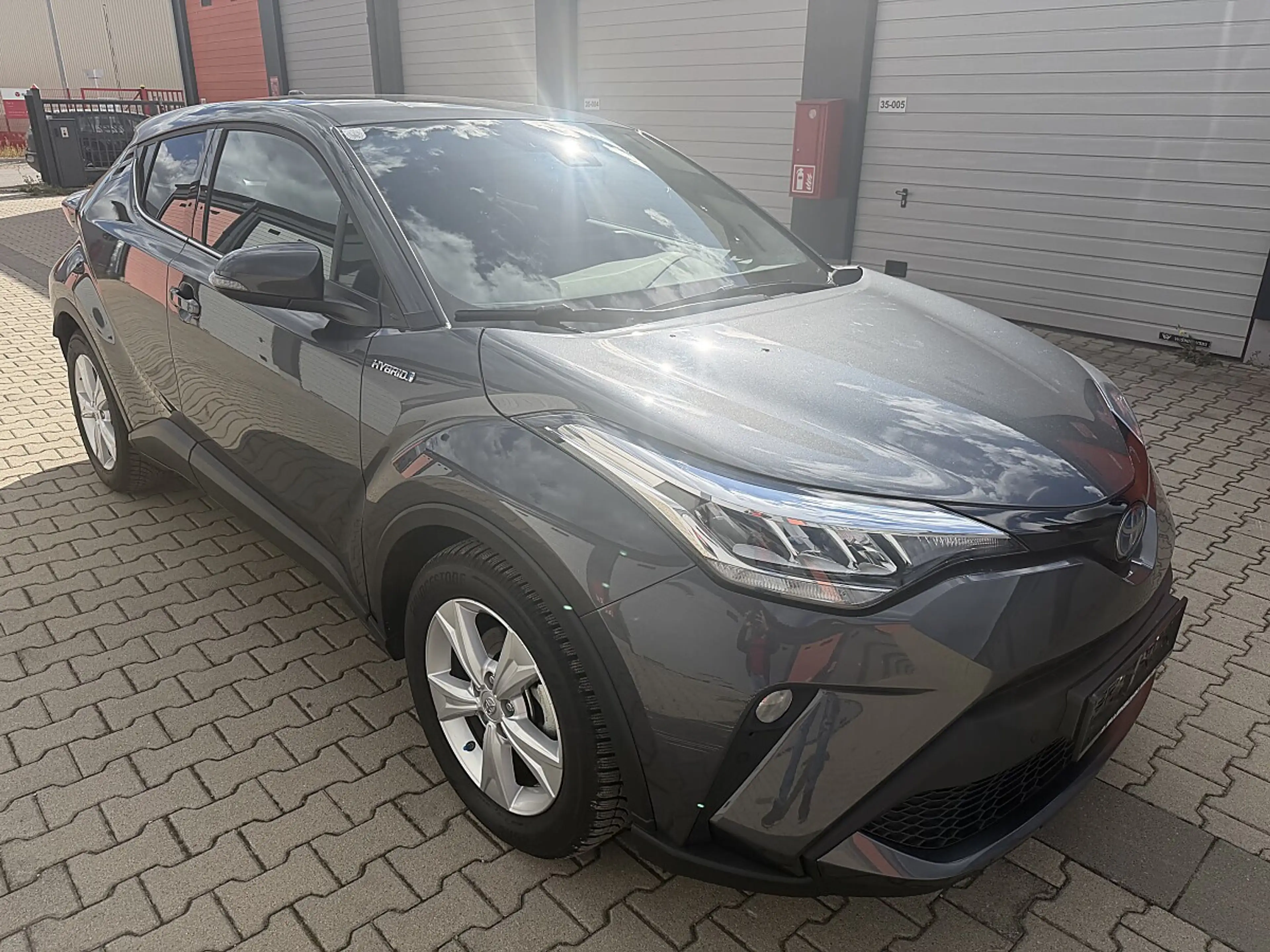 Toyota C-HR 1,8 Hybrid C-ENTER CVT — photo 6