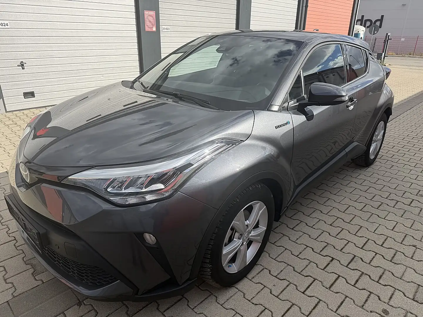 Toyota C-HR 1,8 Hybrid C-ENTER CVT Grau - 1