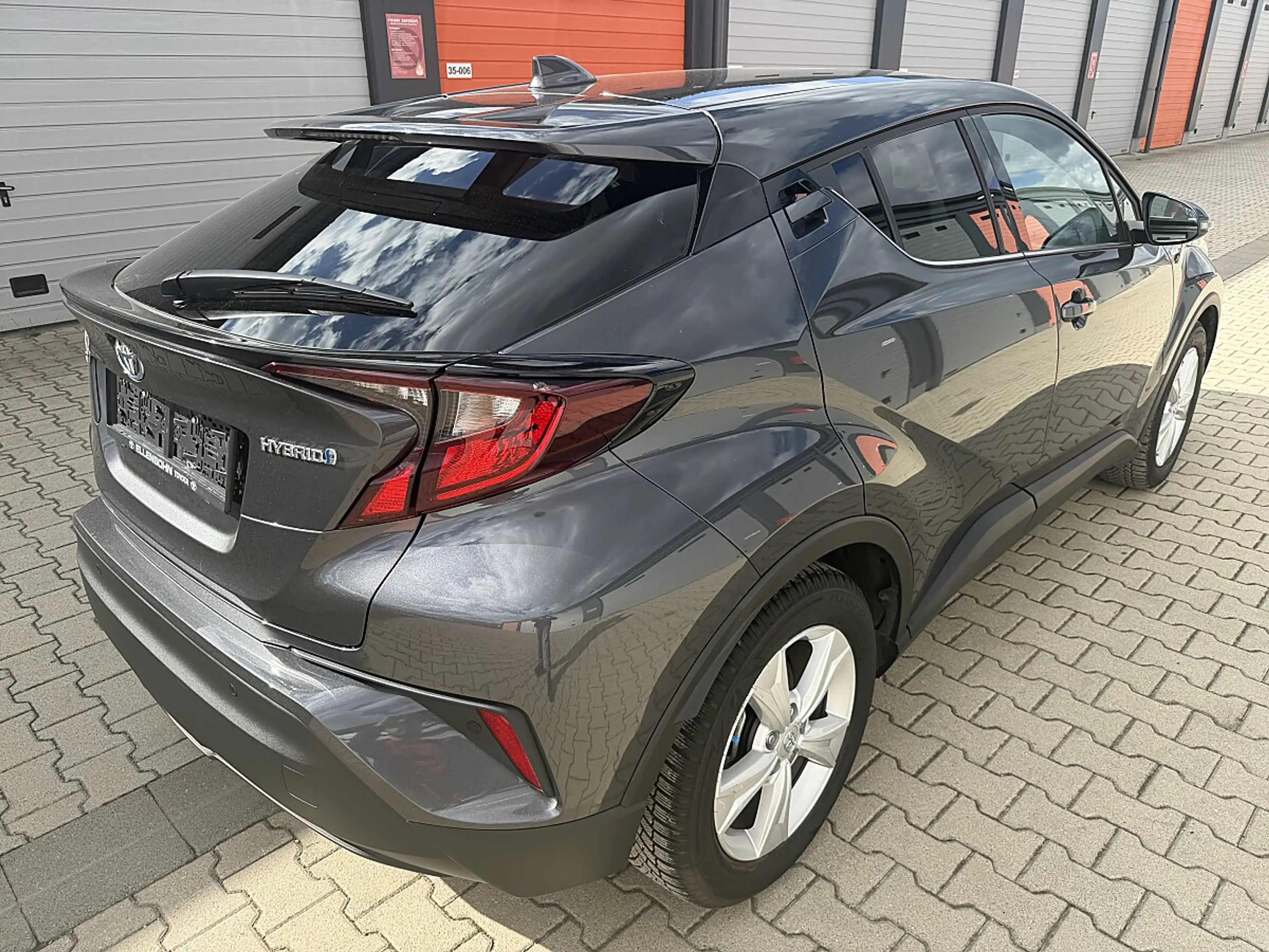 Toyota C-HR 1,8 Hybrid C-ENTER CVT — photo 5