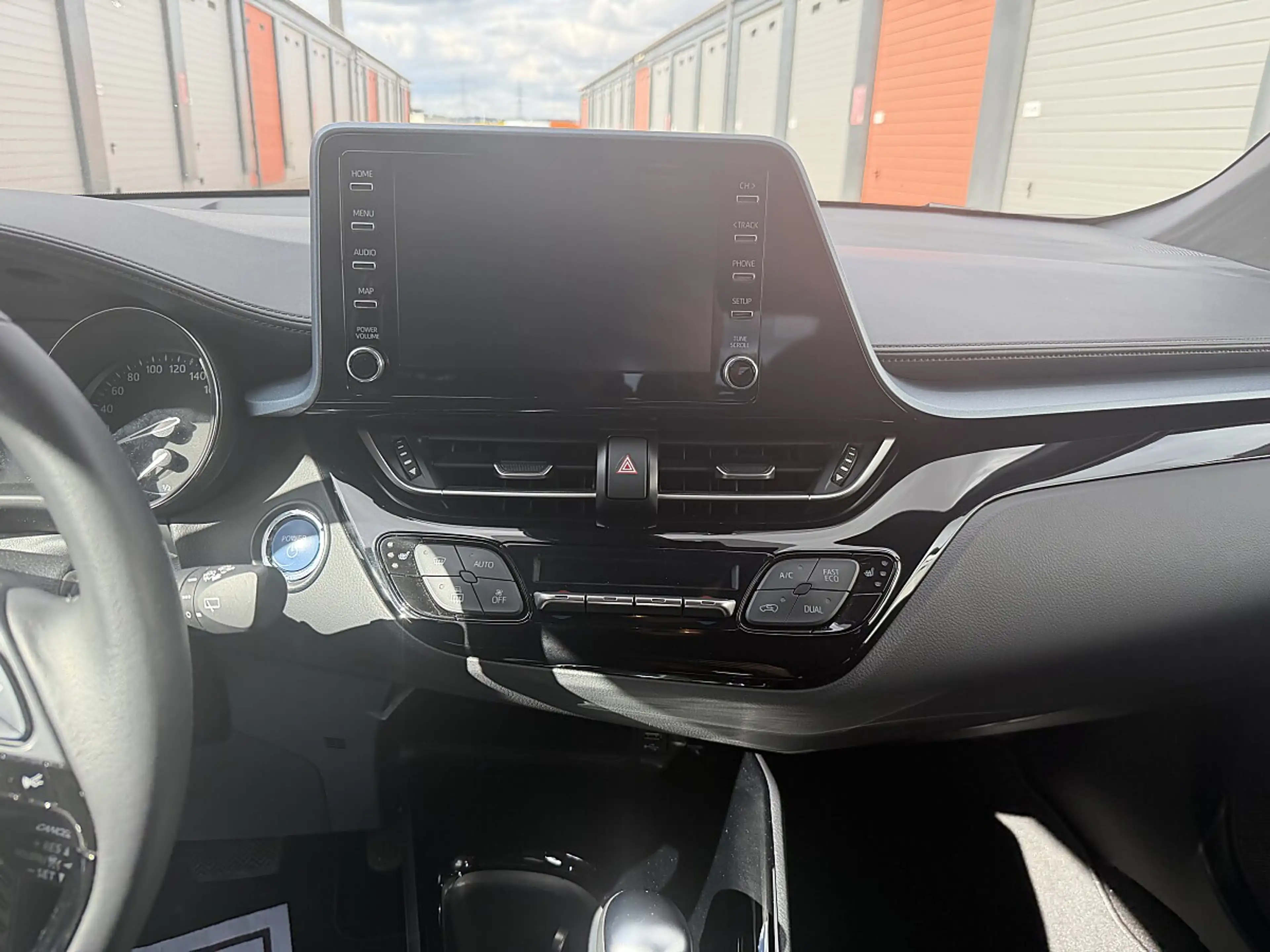 Toyota C-HR 1,8 Hybrid C-ENTER CVT — photo 12