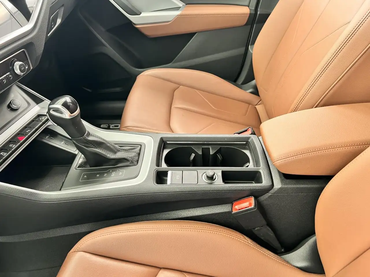 Audi Q3 снимка Audi Q3