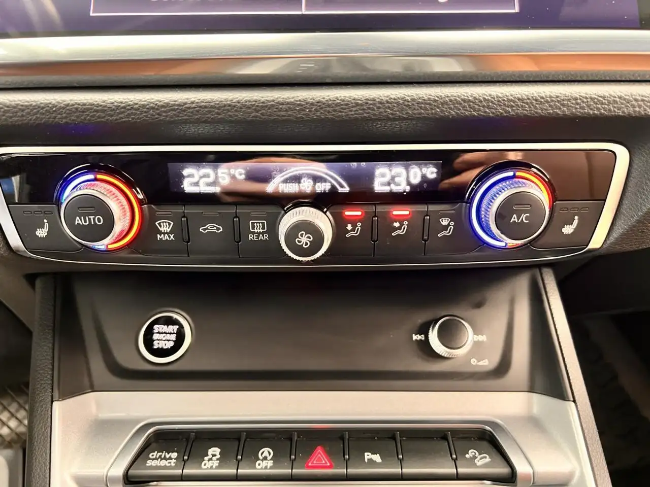 Audi Q3 снимка Audi Q3