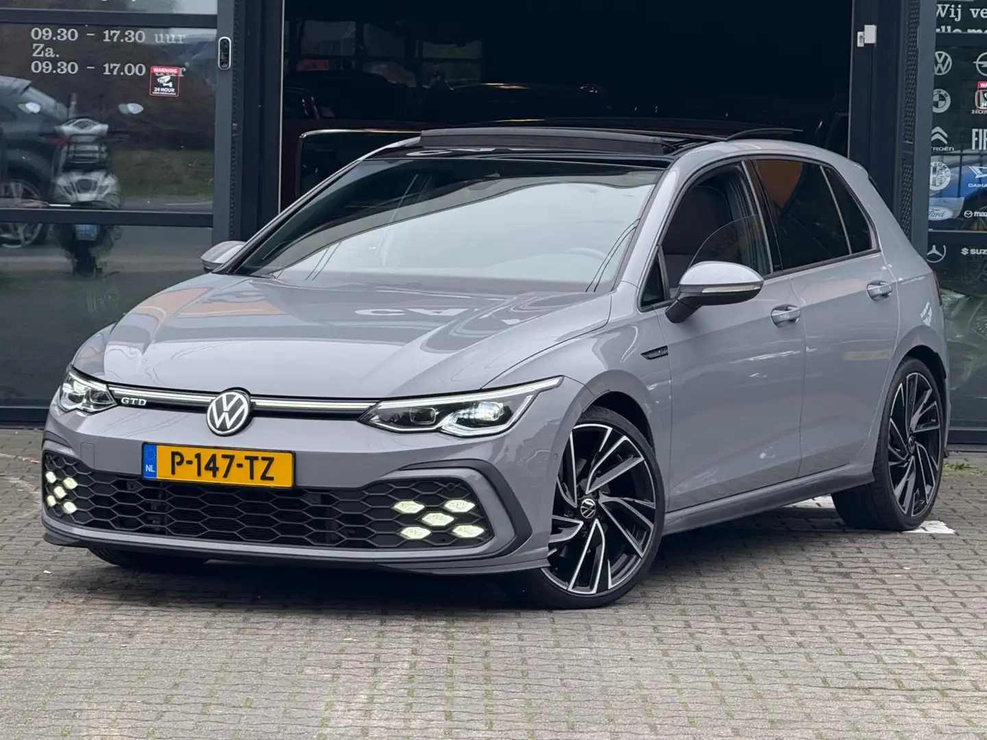 Volkswagen Golf GTD 2.0 TDI PANO/IQLIGHT/CAMERA/DAB+/ACC/VOL OPTIE Grijs - 2