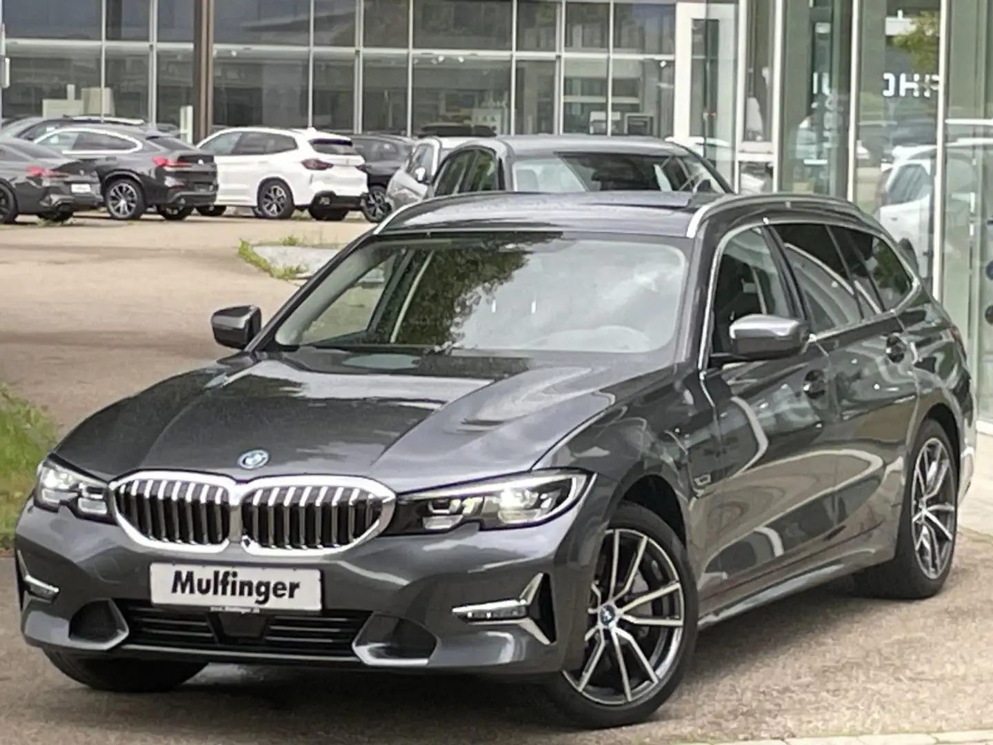 BMW 330 e T.xDr.Sports.Leder HUD ACC Kamera PanoD.AHK Grau - 2