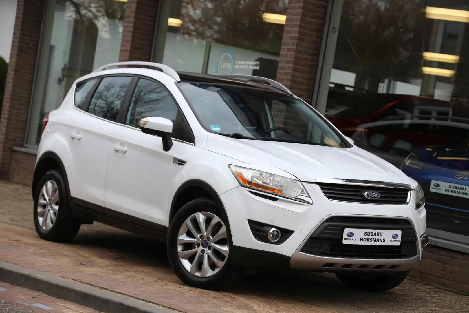 Ford Kuga 2.5 20V Turbo Titanium Automaat Panorama Bianco - 1