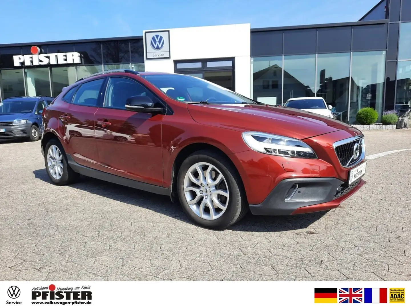 Volvo V40 Cross Country Country T3 Geartronic Navi Kamera LED Klima Navi Rood - 1