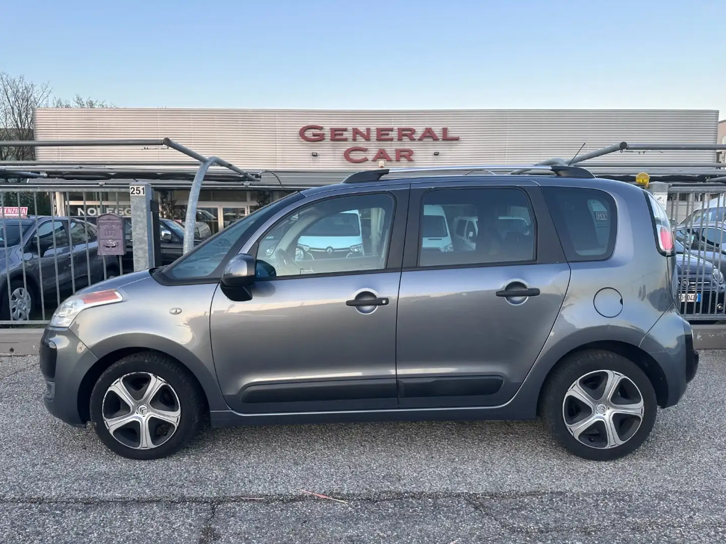 Citroen C3 Picasso 1.6 HDi 90 CV Grigio - 1