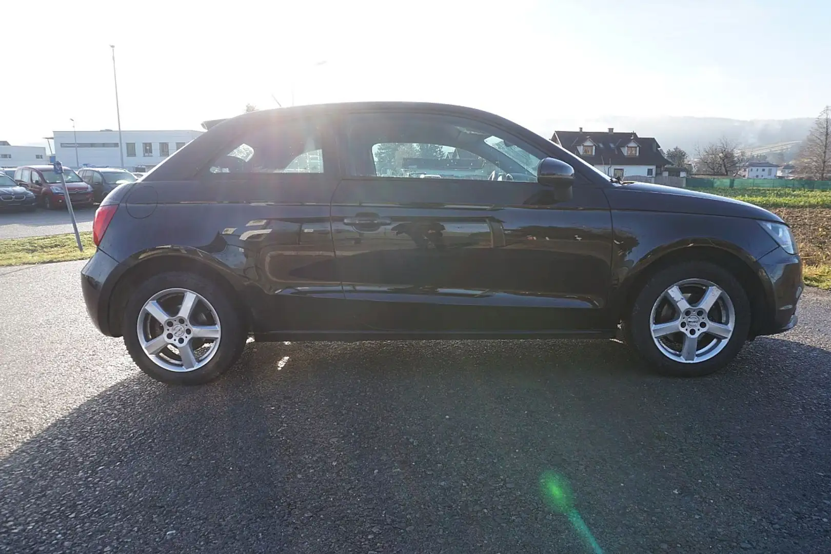 Audi A1 1,2 TFSI Attraction Schwarz - 2