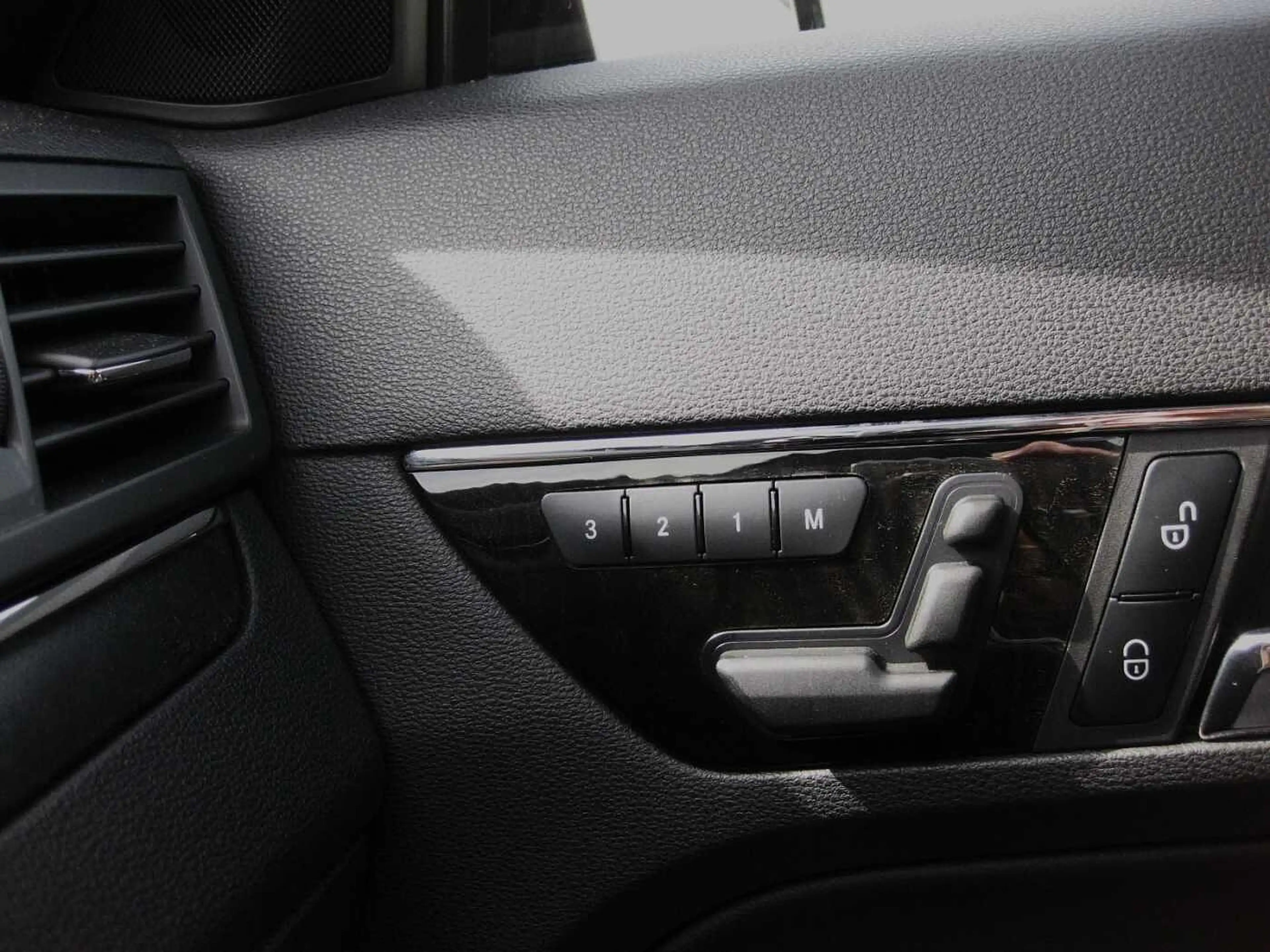 Mercedes-Benz E 350 CDI DPF Cabrio BE 7G Avantgarde Top Ausst. — photo 12