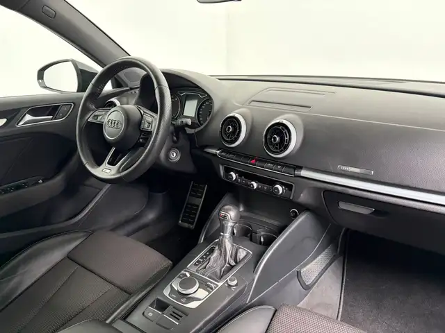 Audi A3 view 4