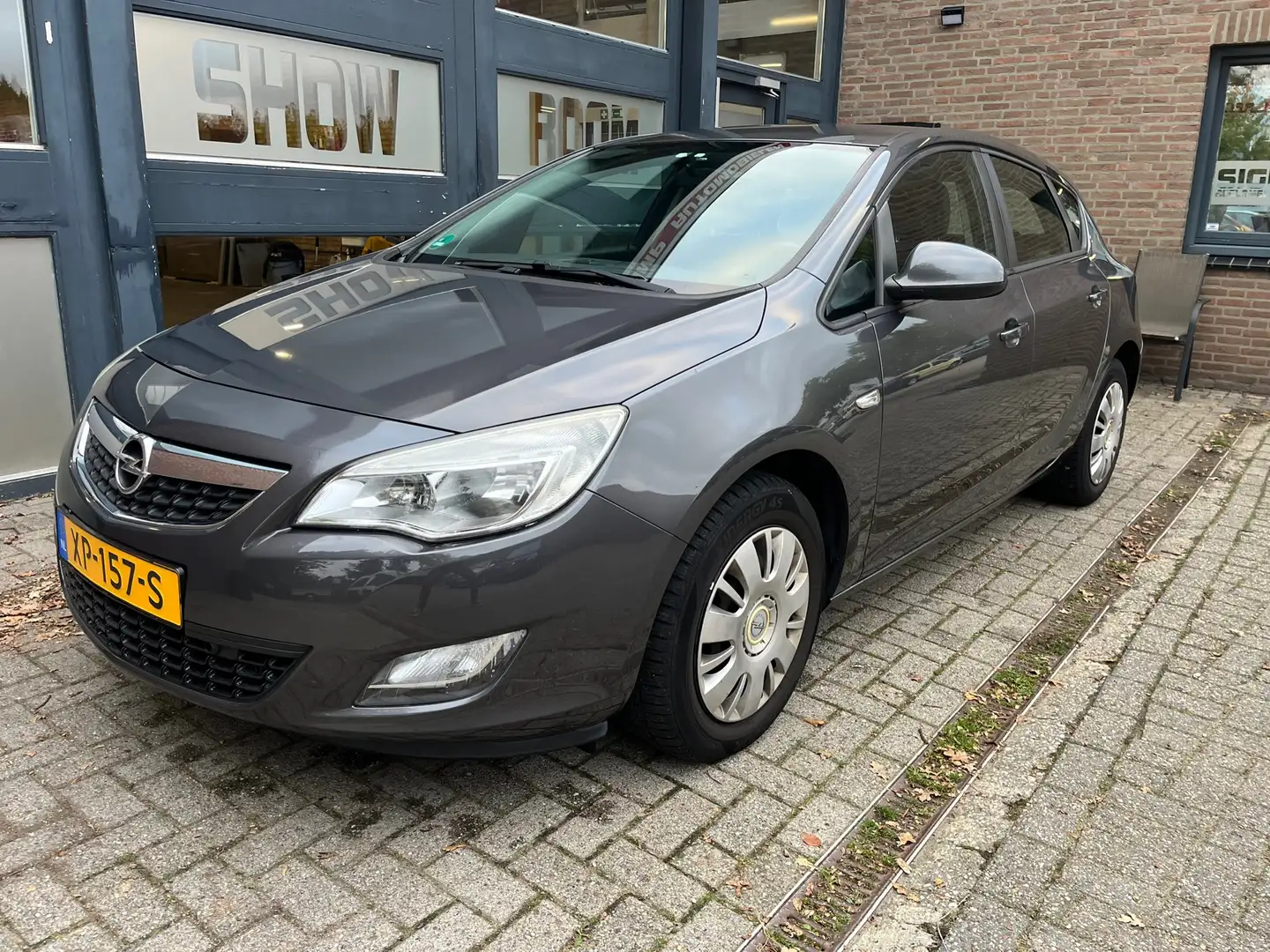 Opel Astra 1.4 Selection Grijs - 1