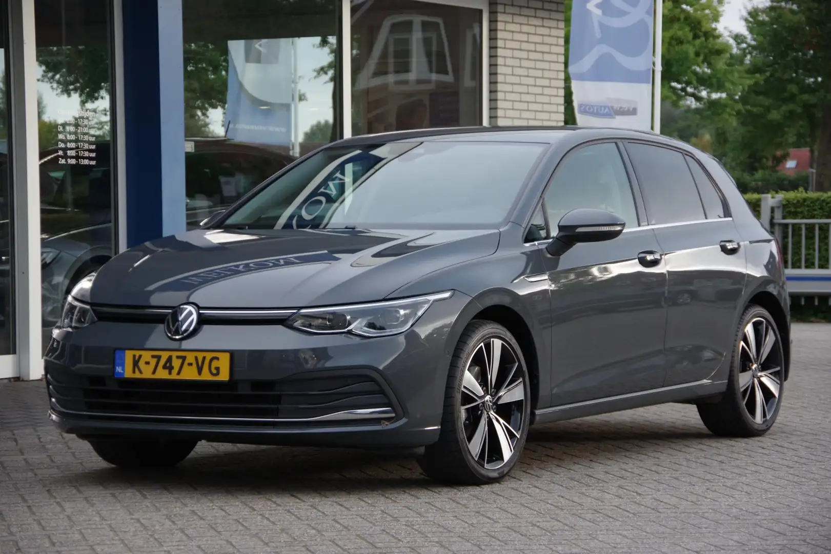 Volkswagen Golf 1.5 eTSI Style Trekhaak ErgoActive Carplay Navigat Gris - 2