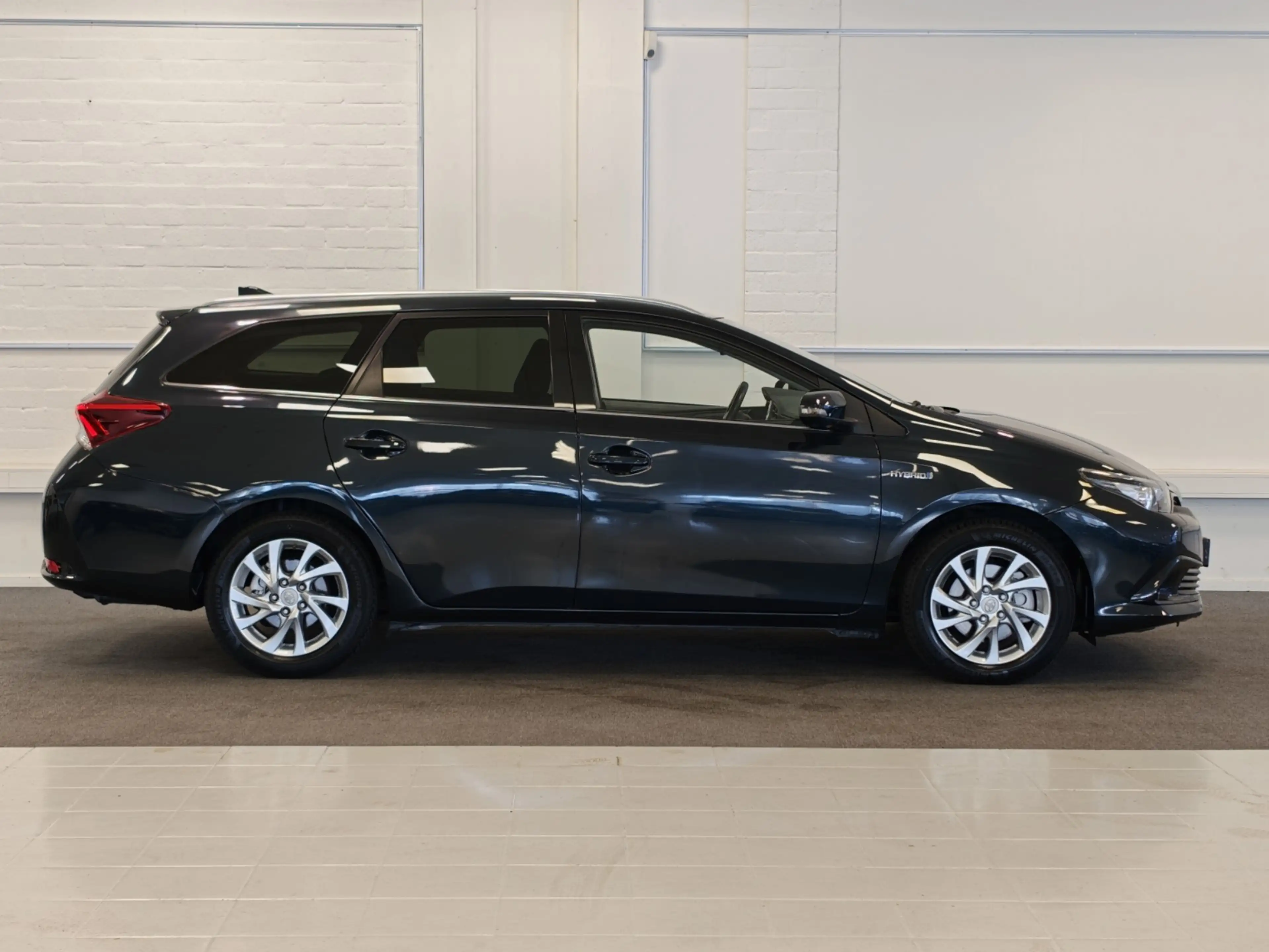Toyota Auris Touring Sports 1.8 Hybrid Trend Navi Camera Panorm — photo 5