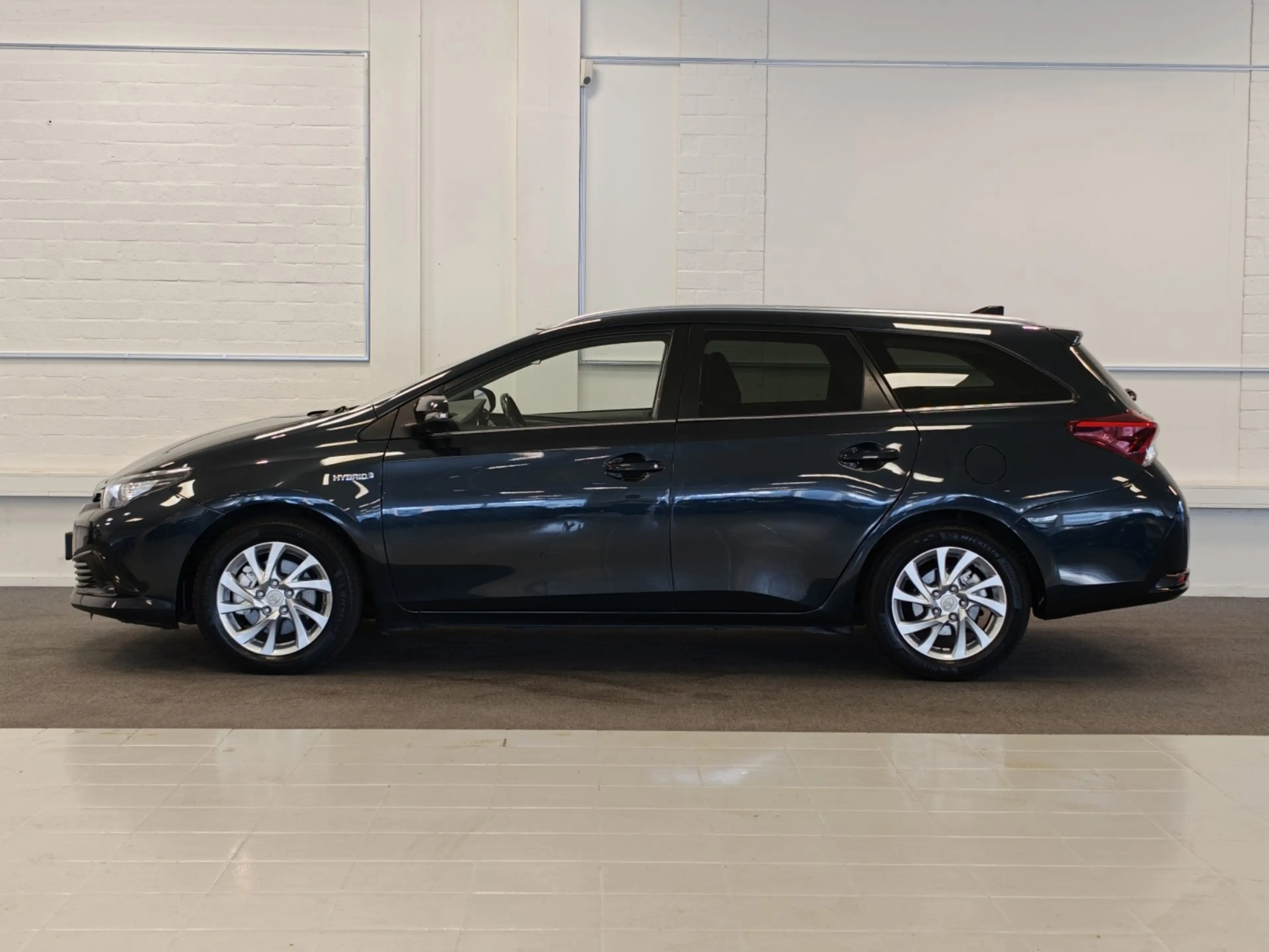 Toyota Auris Touring Sports 1.8 Hybrid Trend Navi Camera Panorm — photo 4