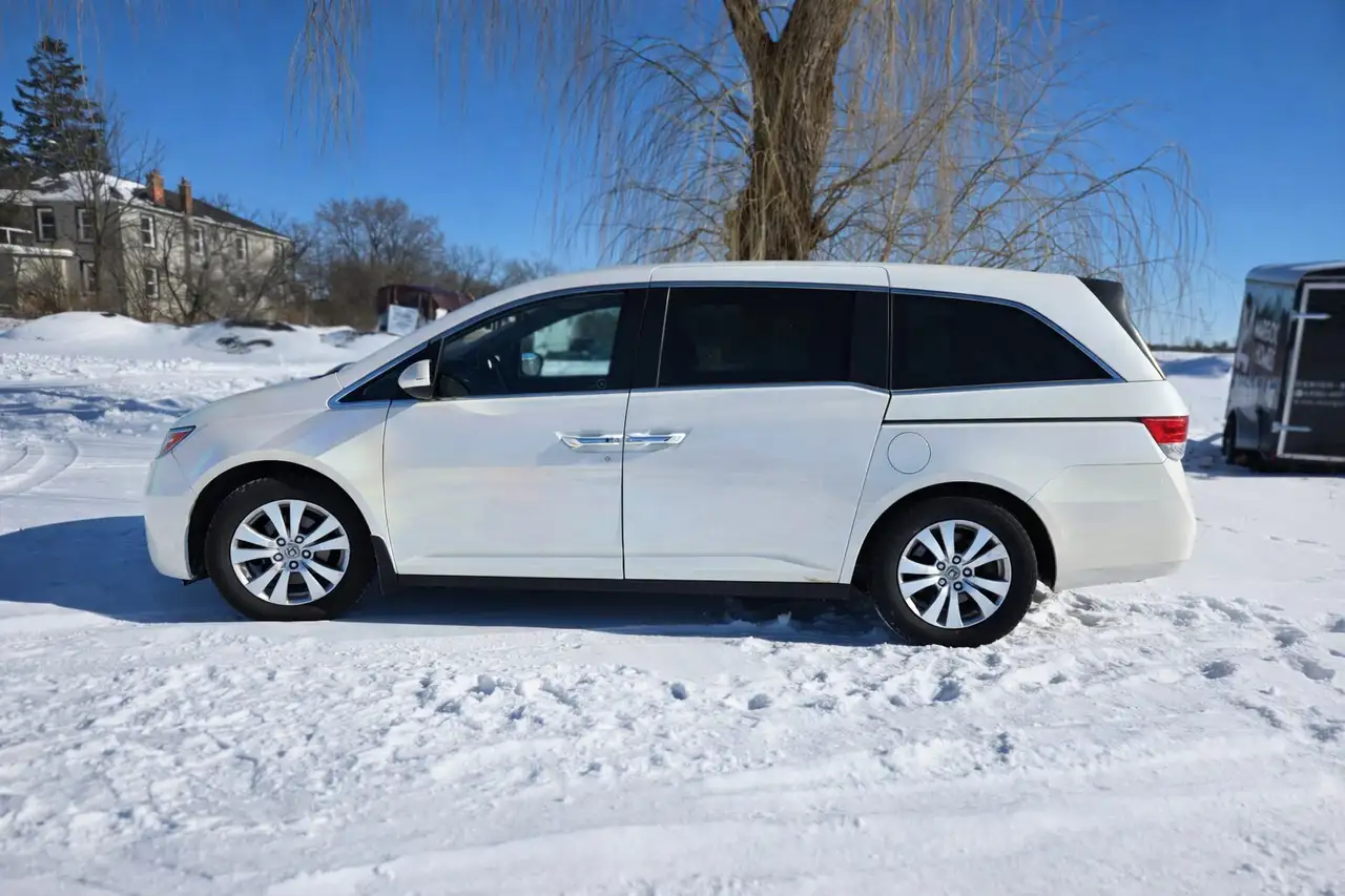 Honda Odyssey снимка Honda Odyssey