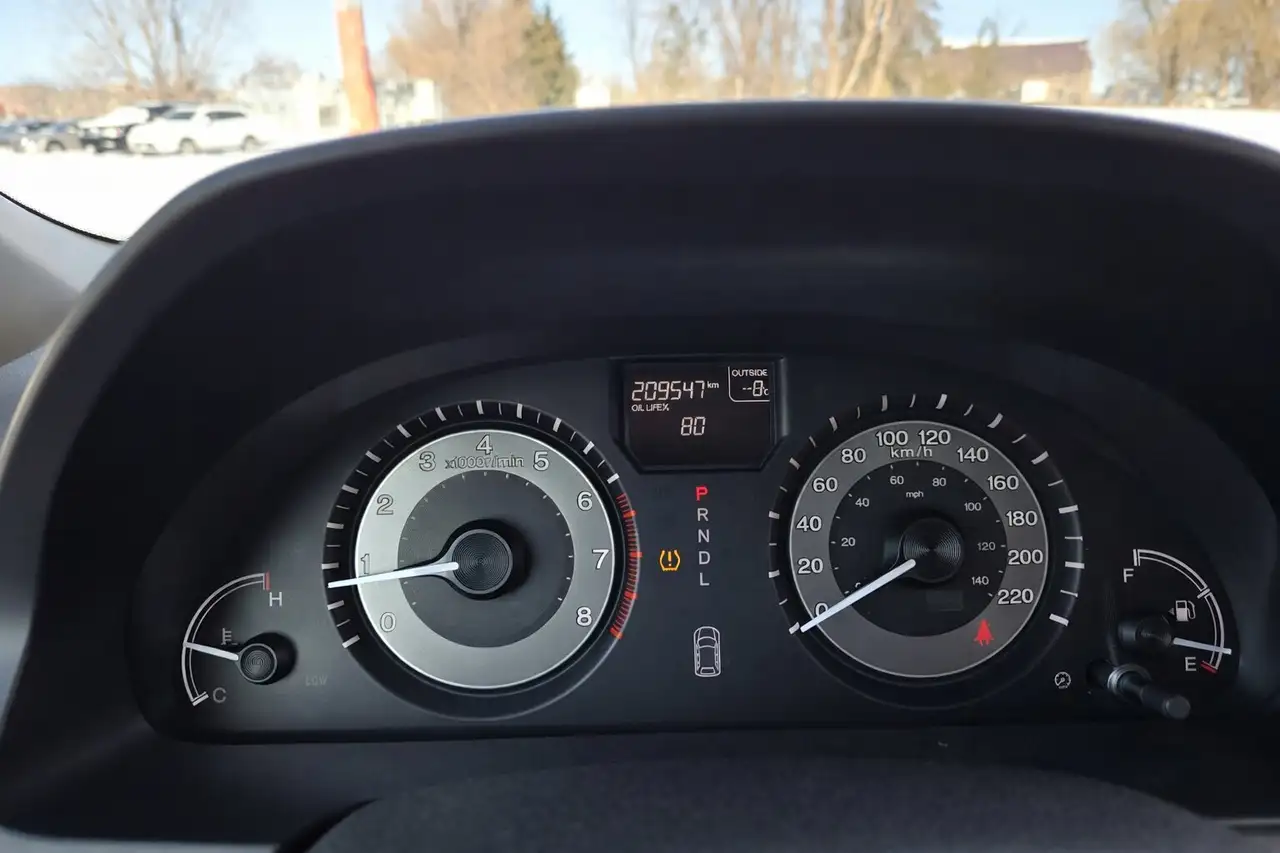 Honda Odyssey снимка Honda Odyssey