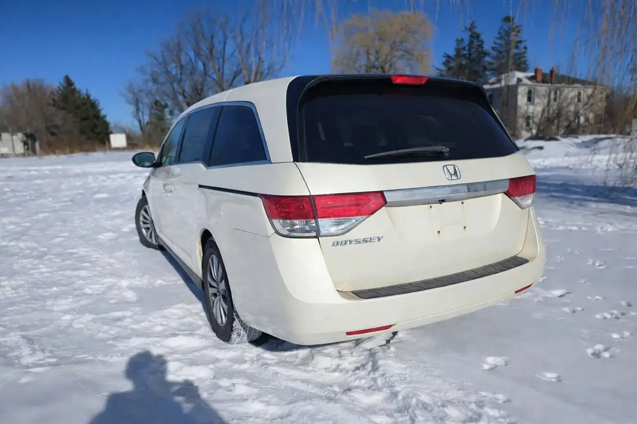 Honda Odyssey снимка Honda Odyssey