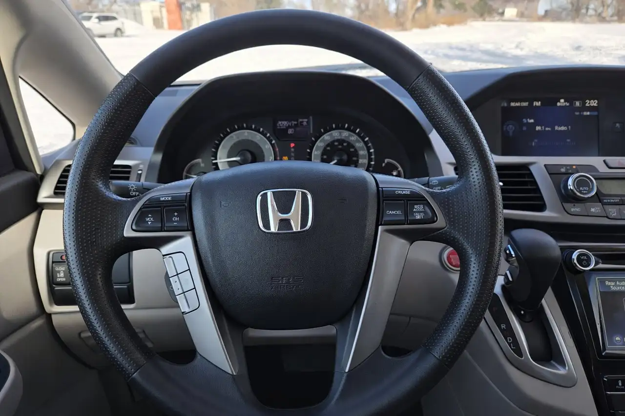 Honda Odyssey снимка Honda Odyssey